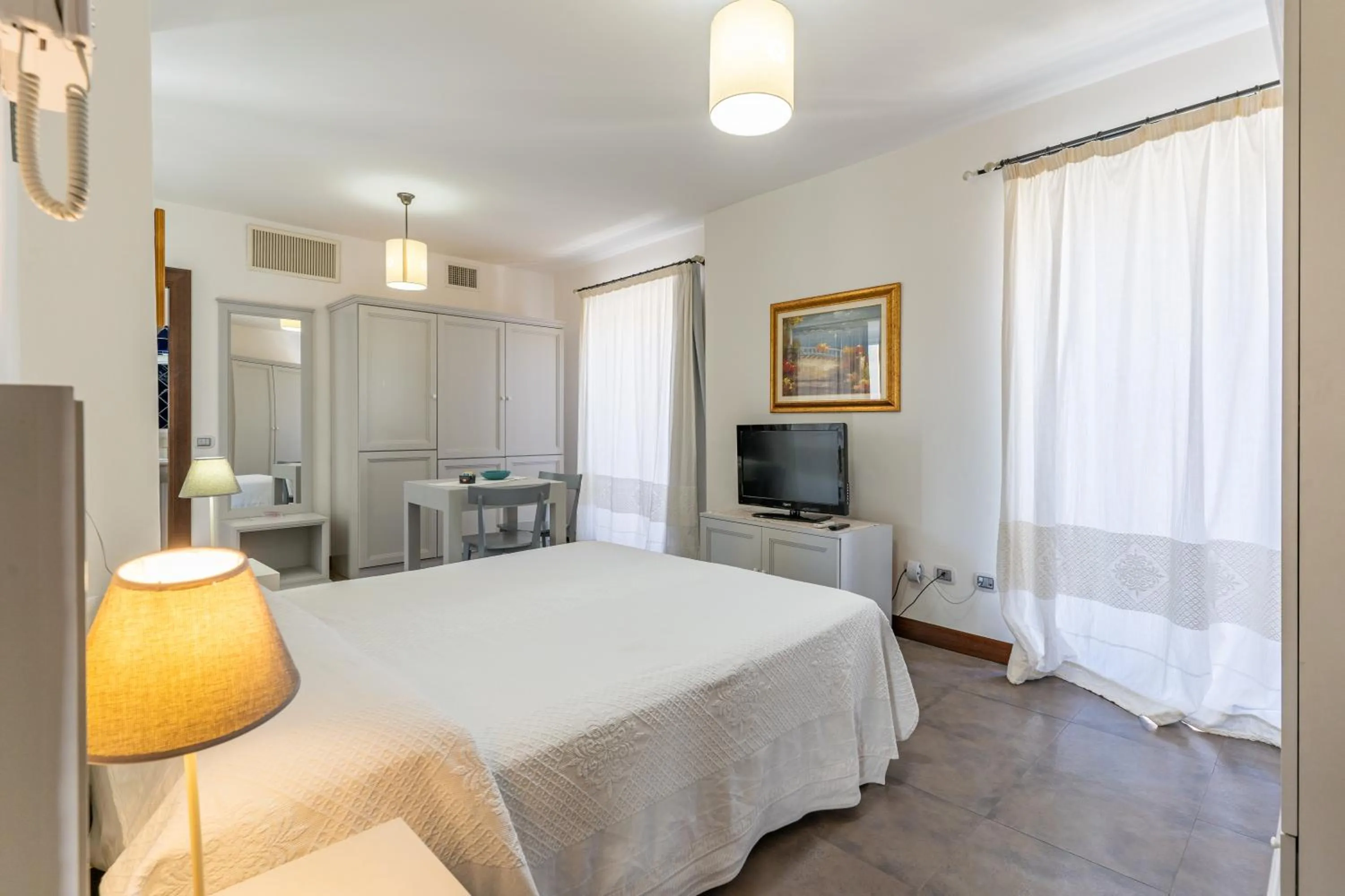 TV and multimedia, Bed in Albergo Residenziale La Corte