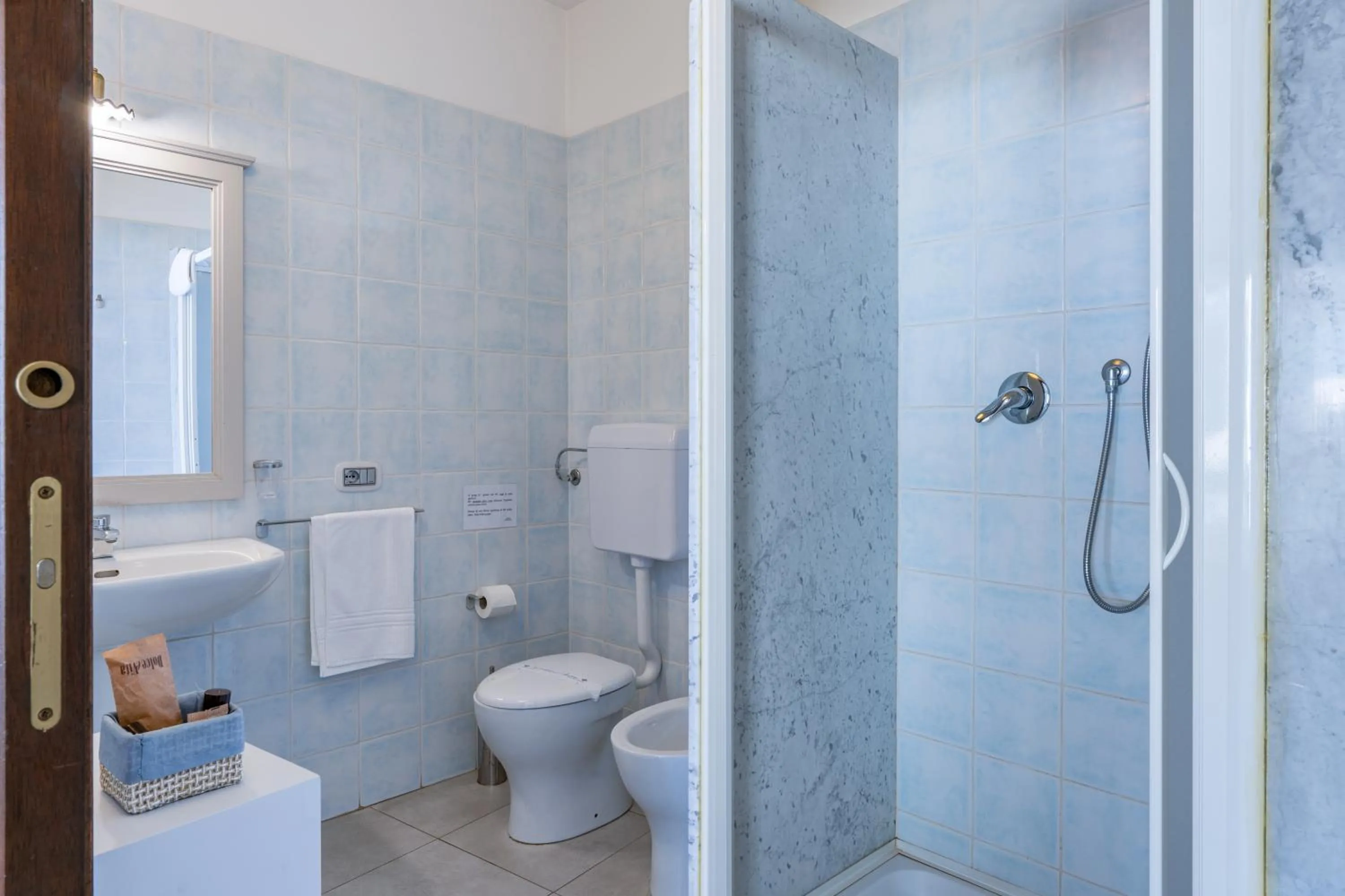 Shower in Albergo Residenziale La Corte