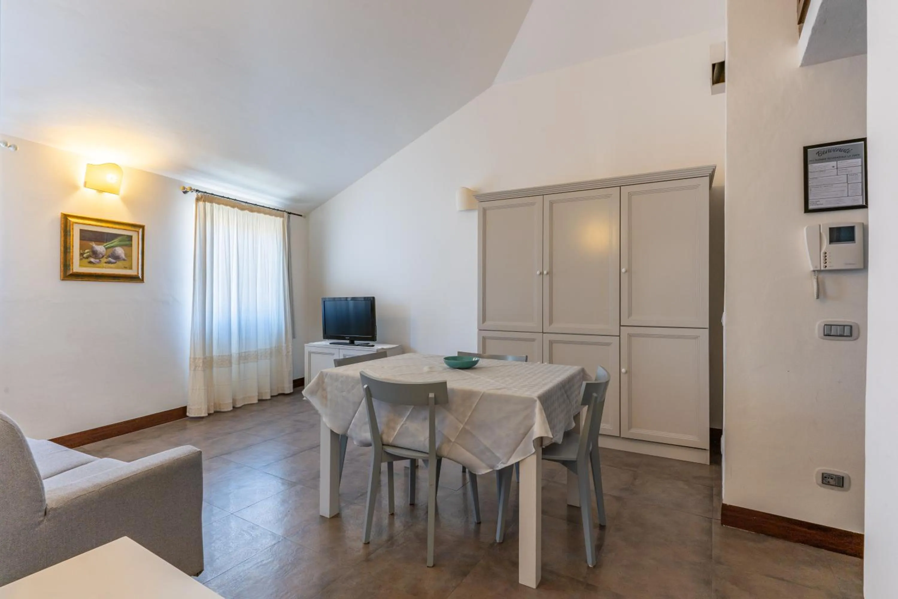 TV and multimedia in Albergo Residenziale La Corte