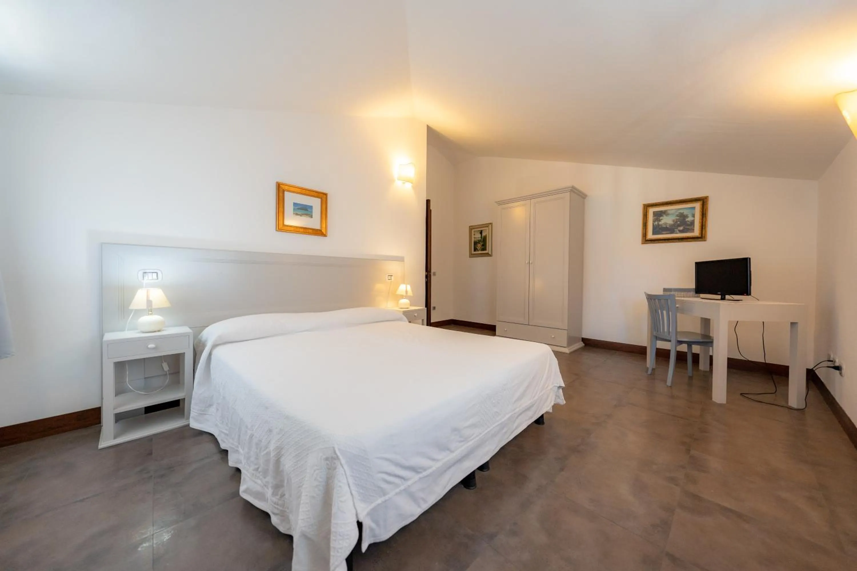 Bed in Albergo Residenziale La Corte