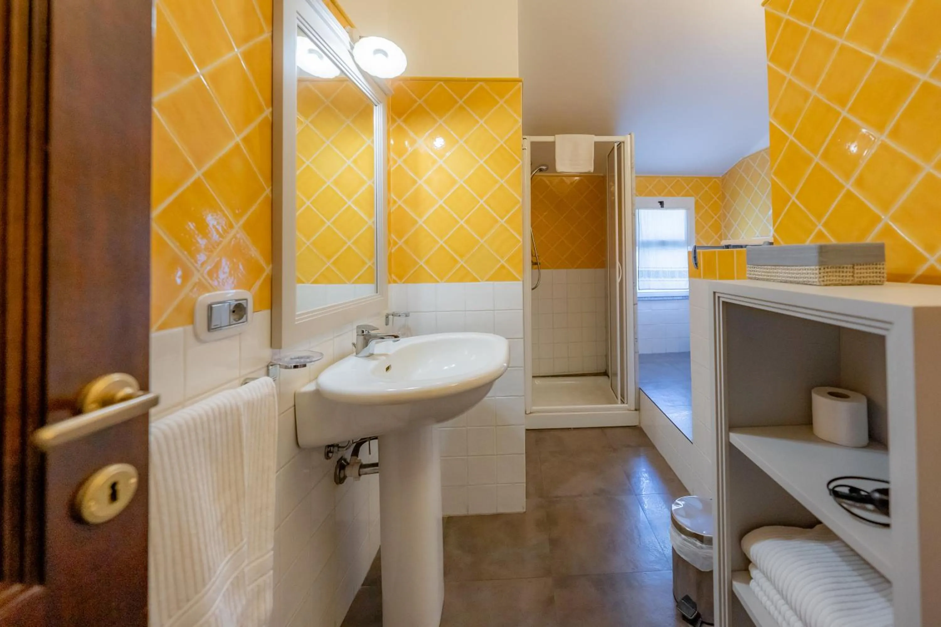 Shower in Albergo Residenziale La Corte