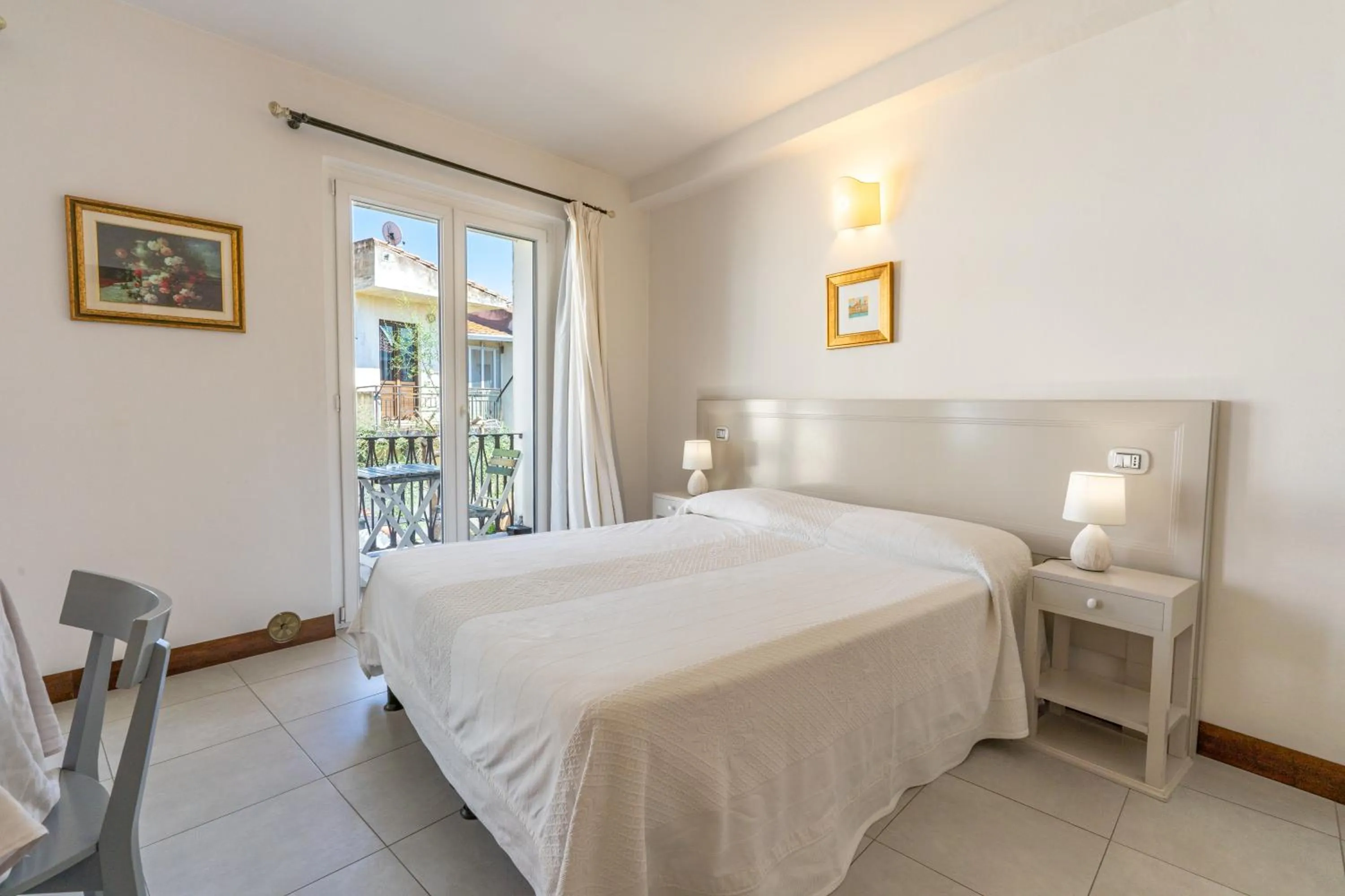 Bed in Albergo Residenziale La Corte