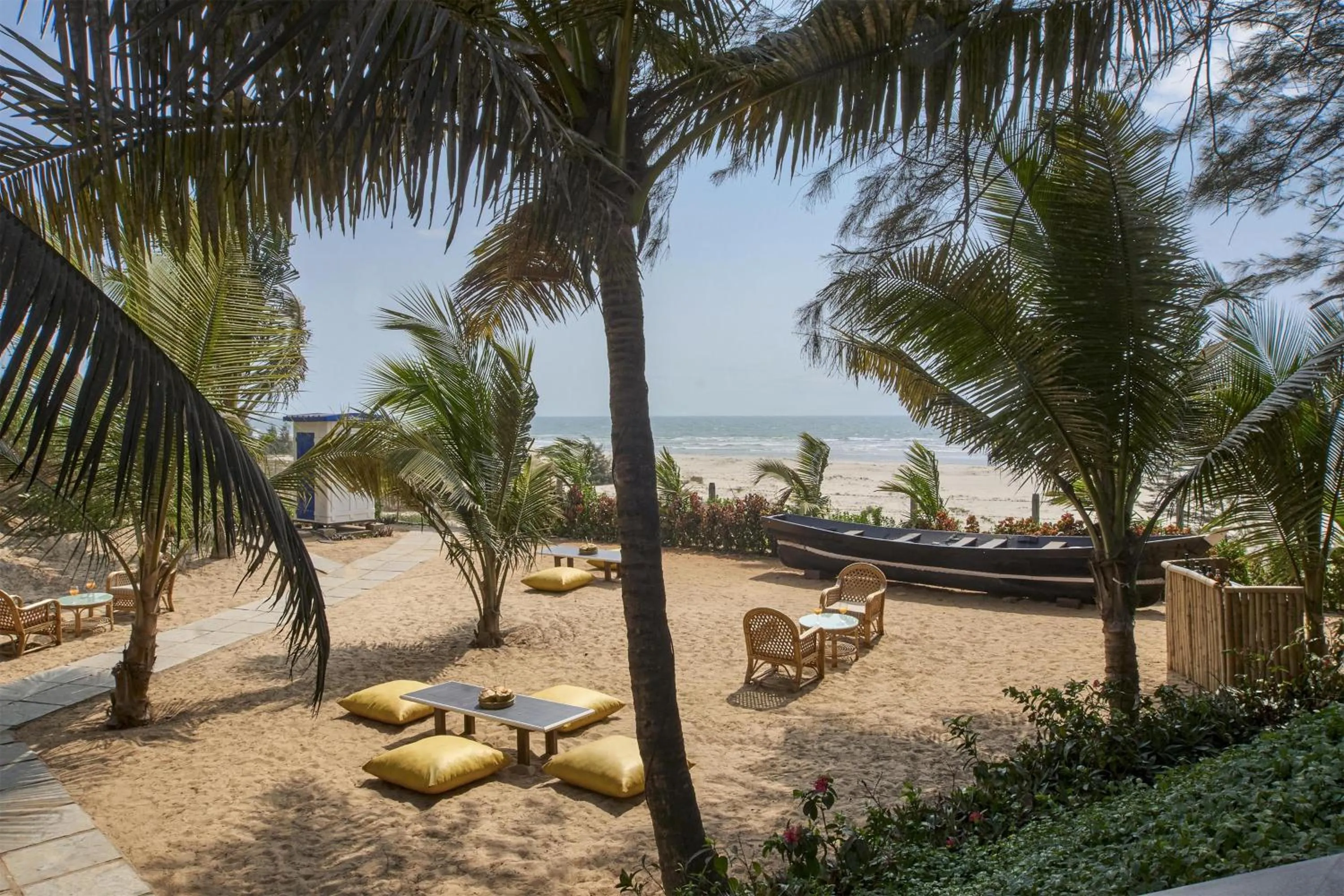 Lounge or bar in Mandrem Beach Resort, a member of Radisson Individuals Retreat