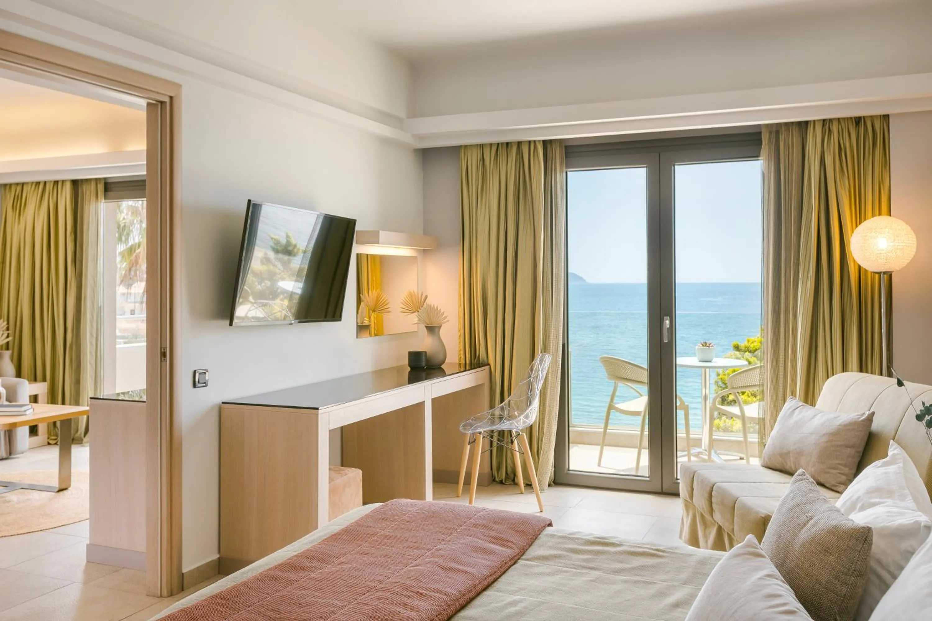 Bed in Alas Resort & Spa