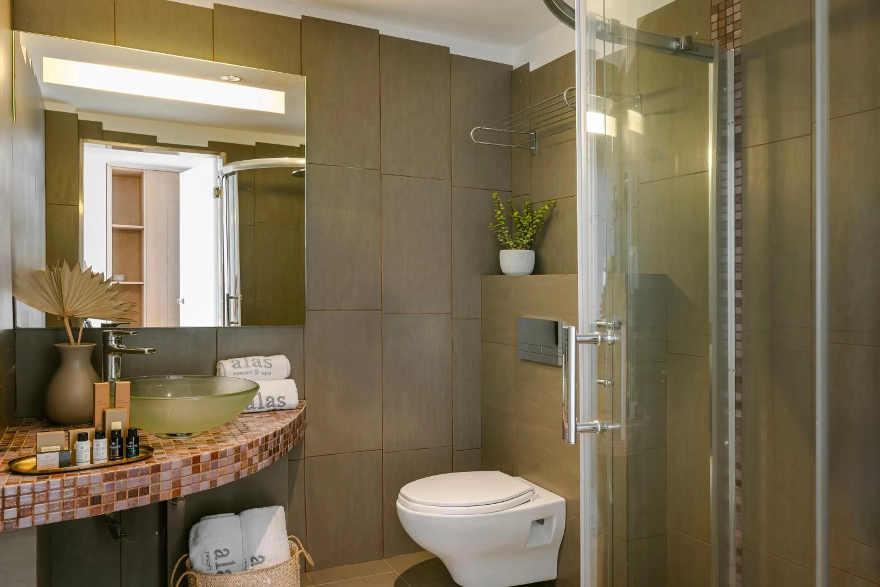 Shower in Alas Resort & Spa