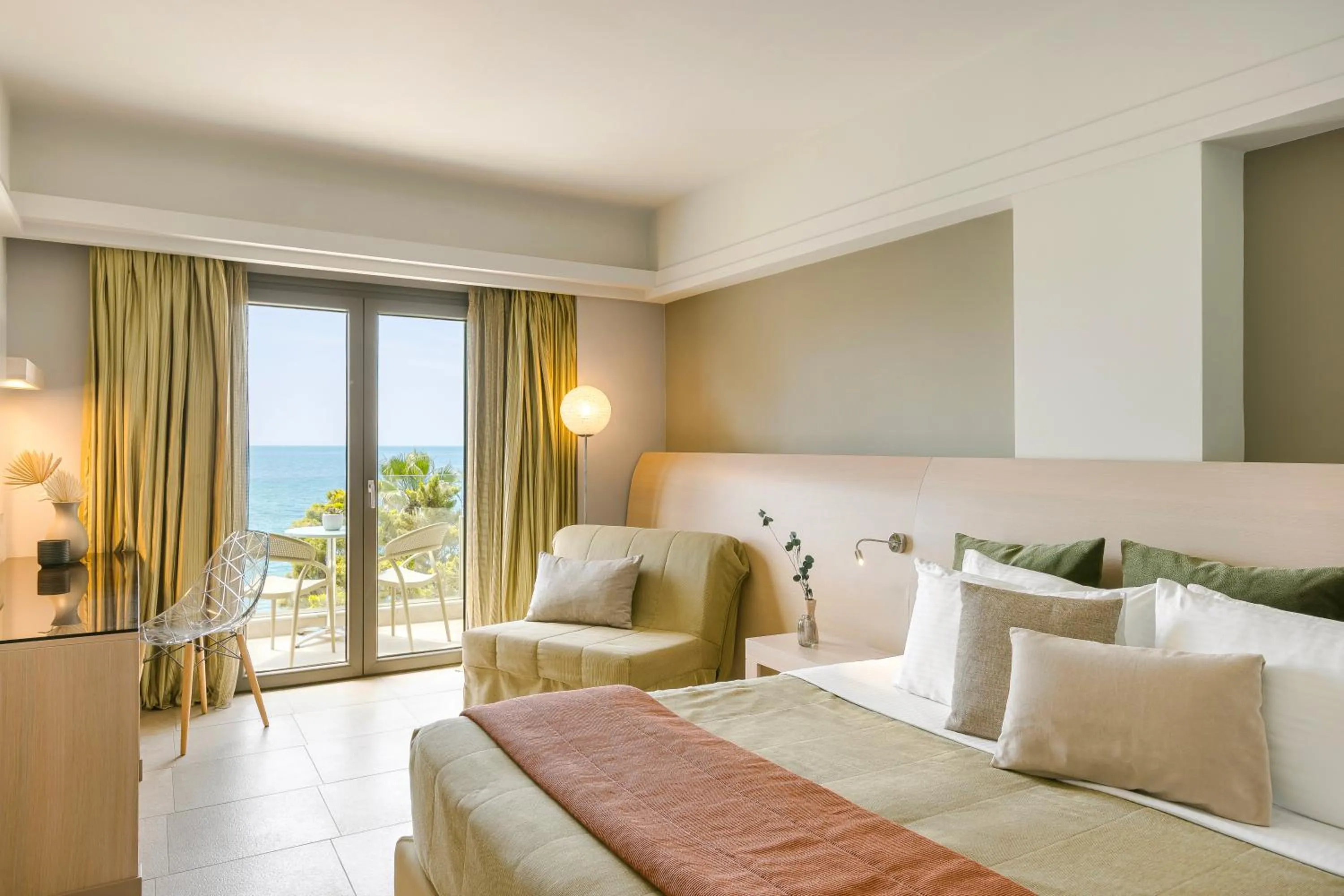 Bed in Alas Resort & Spa