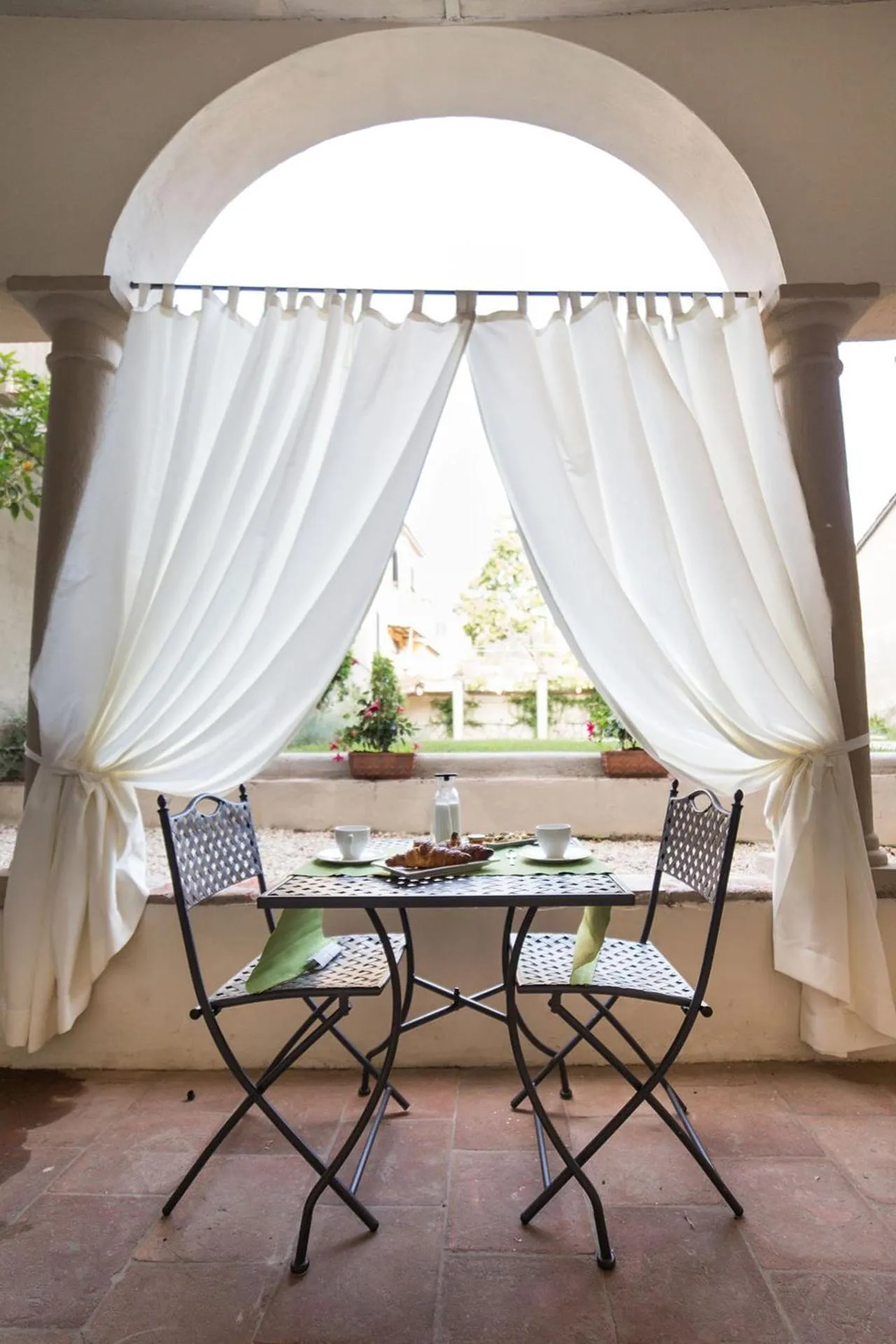 Breakfast in LUCUS Exclusive Bed and Breakfast