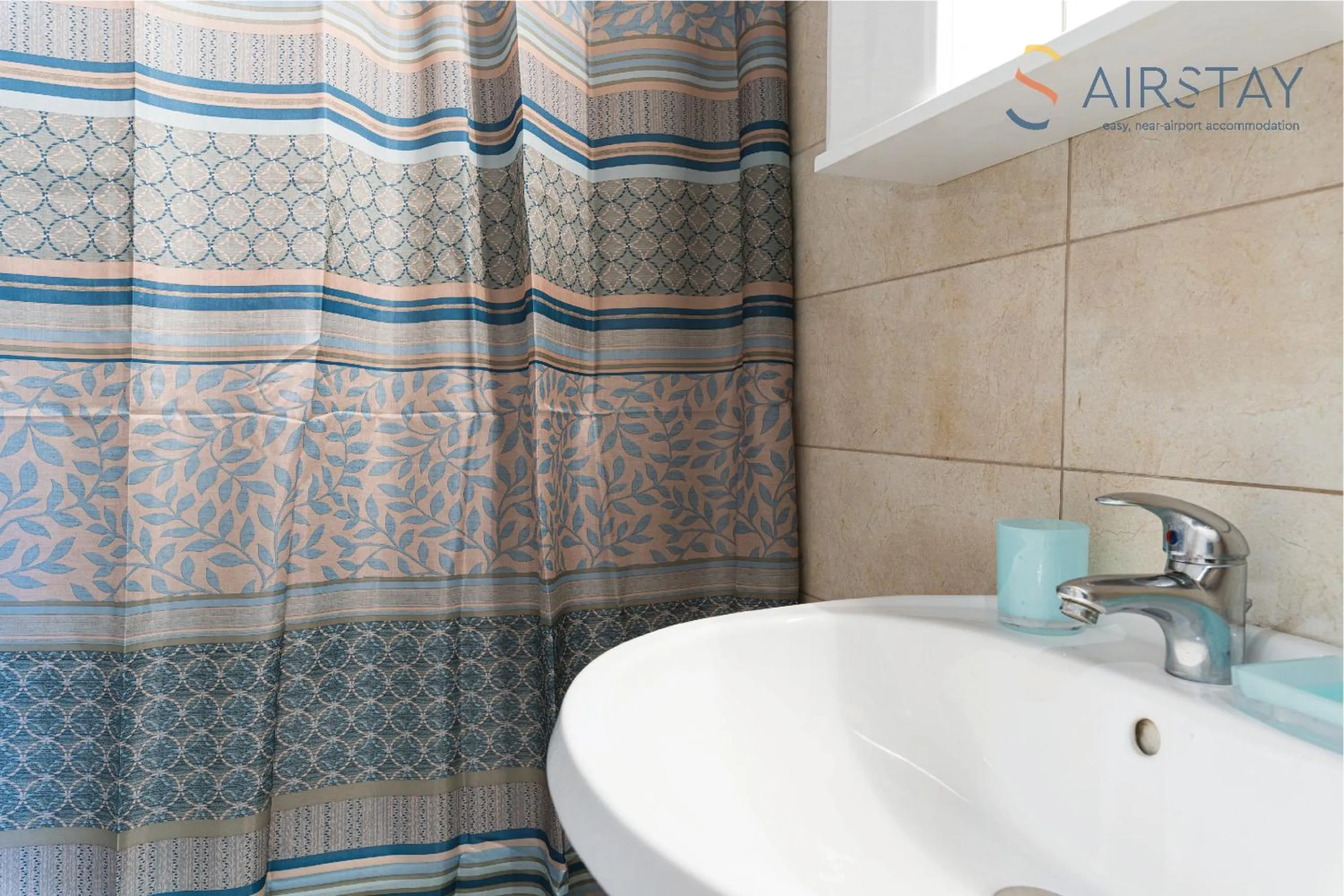 Bathroom in Elise Apartment Airport by Airstay