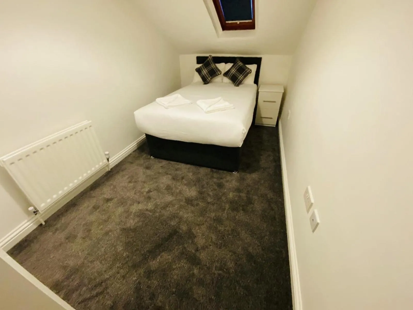 Bedroom, Bed in Callerton House