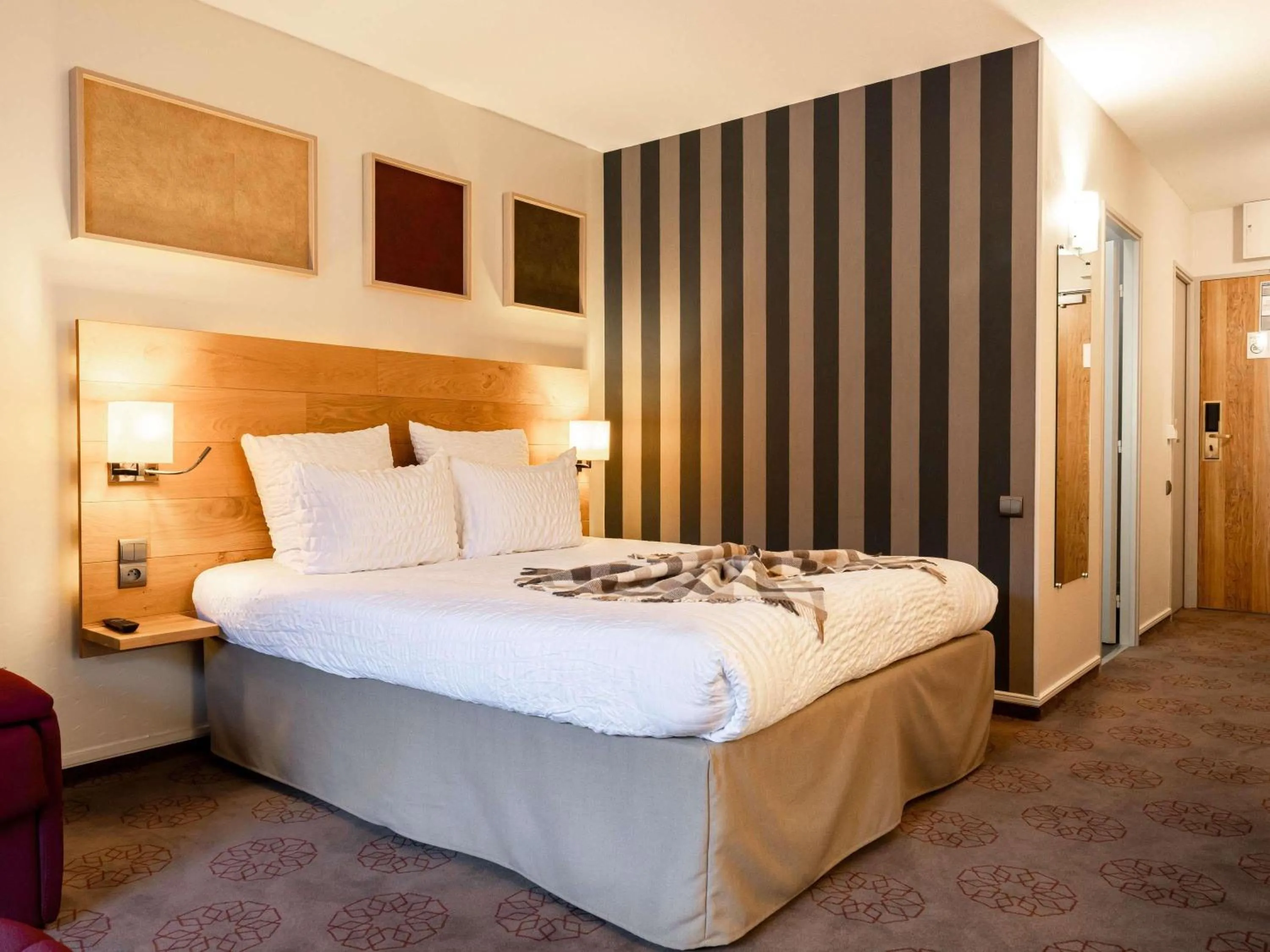 Bedroom, Bed in Mercure Saint-Lary