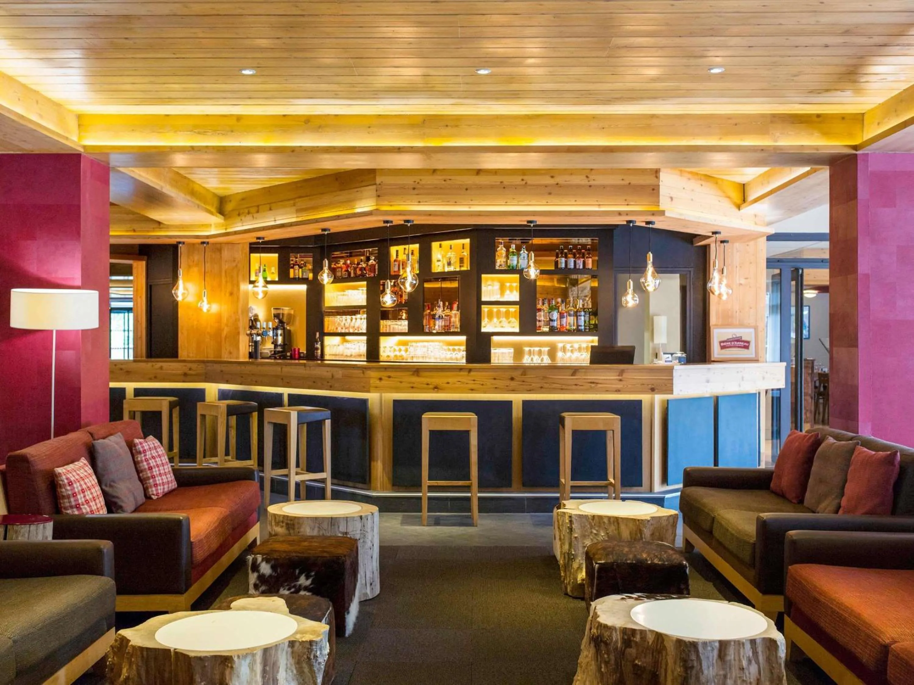 Lounge or bar in Mercure Saint-Lary