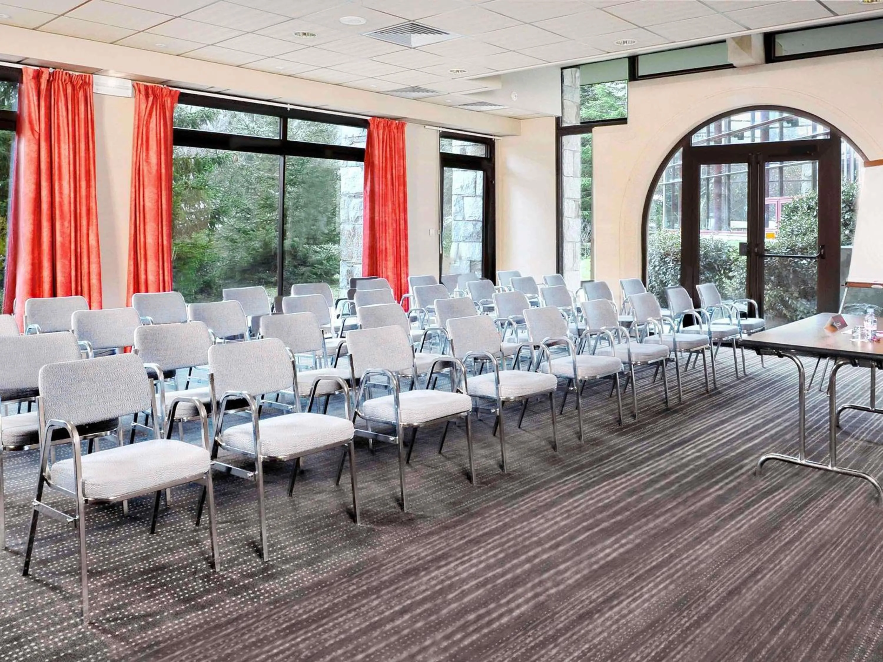 Meeting/conference room in Mercure Saint-Lary