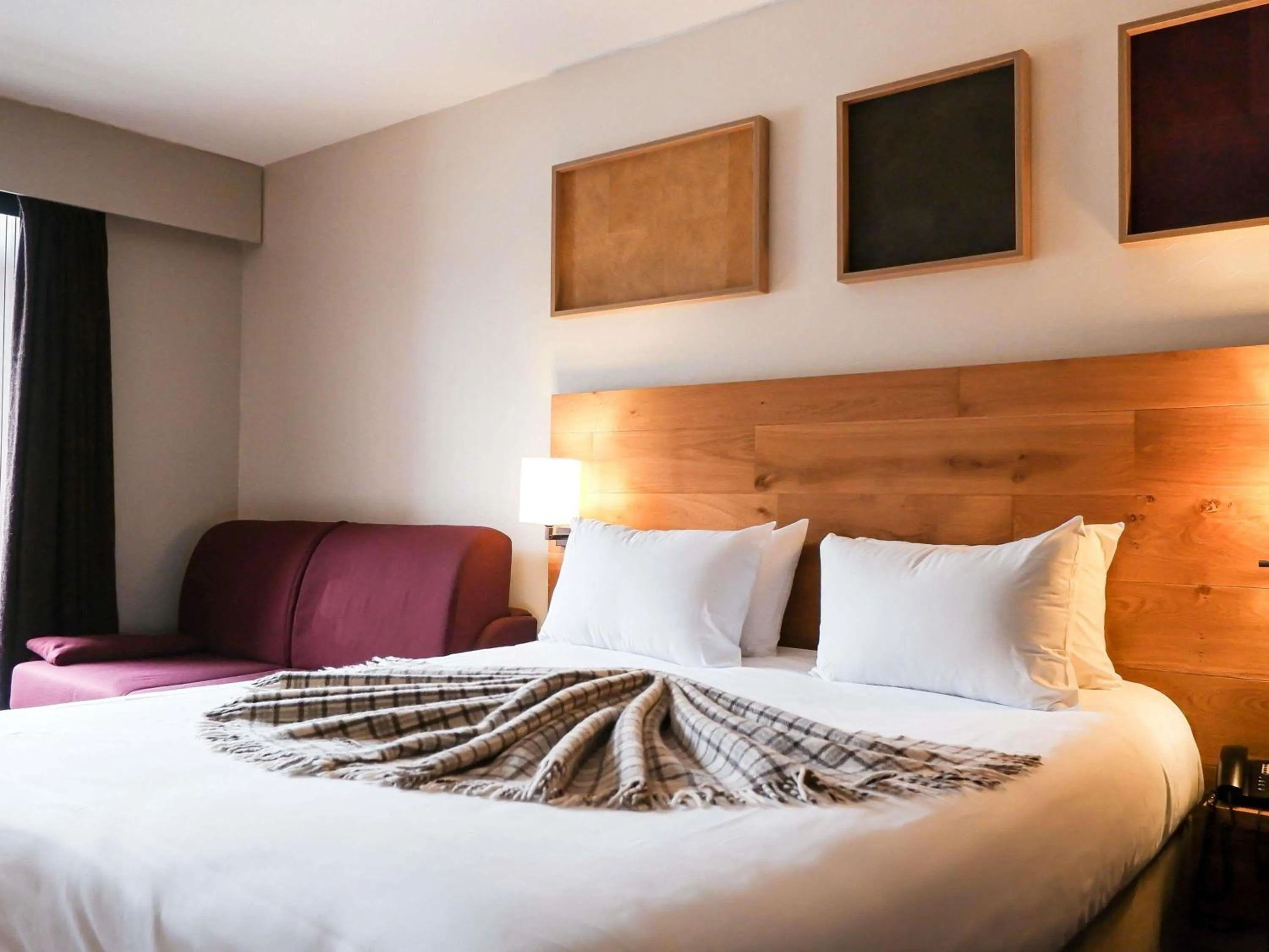 Bedroom, Bed in Mercure Saint-Lary