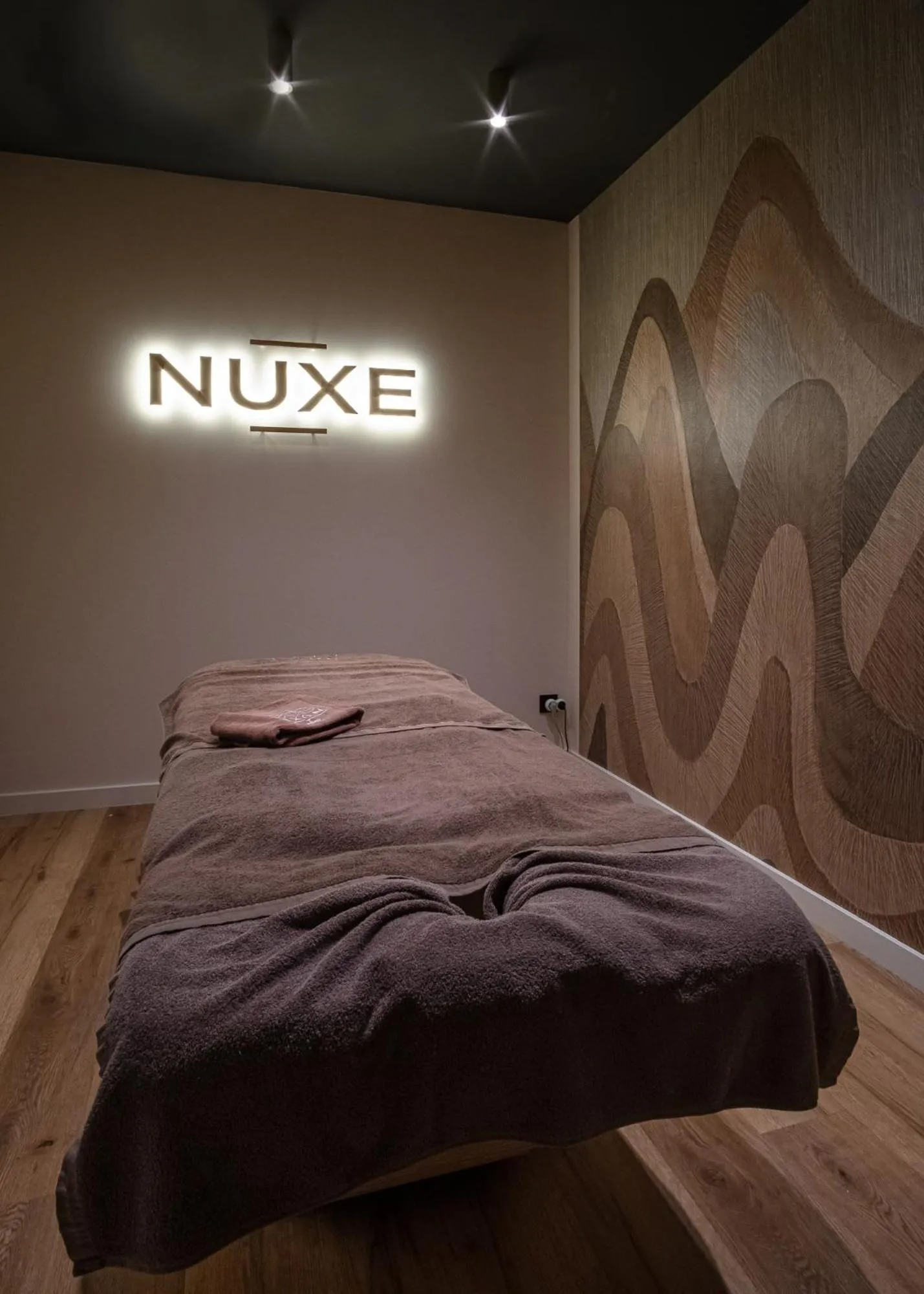 Bed in Mercure Saint-Lary