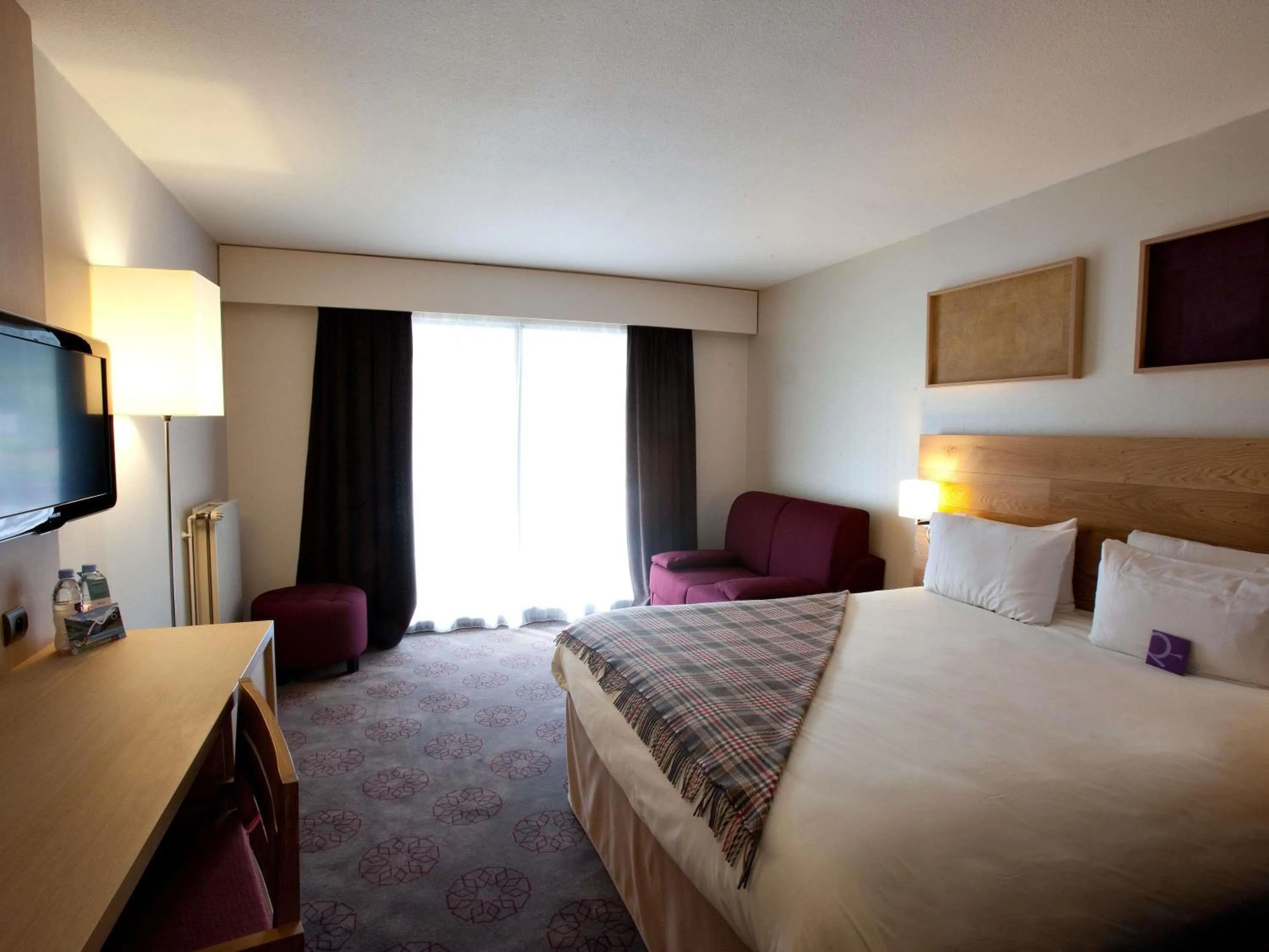 Bedroom, Bed in Mercure Saint-Lary