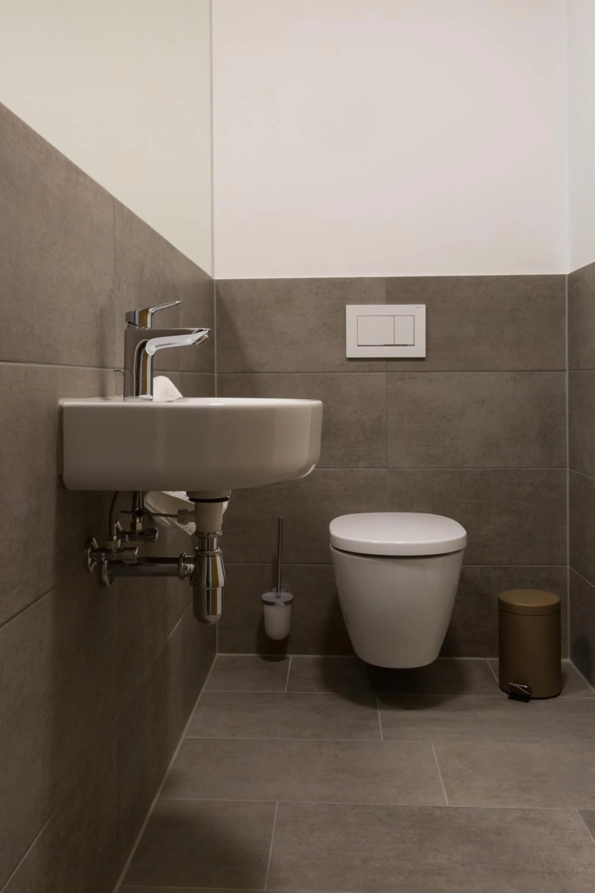 Toilet in Boardinghouse E68