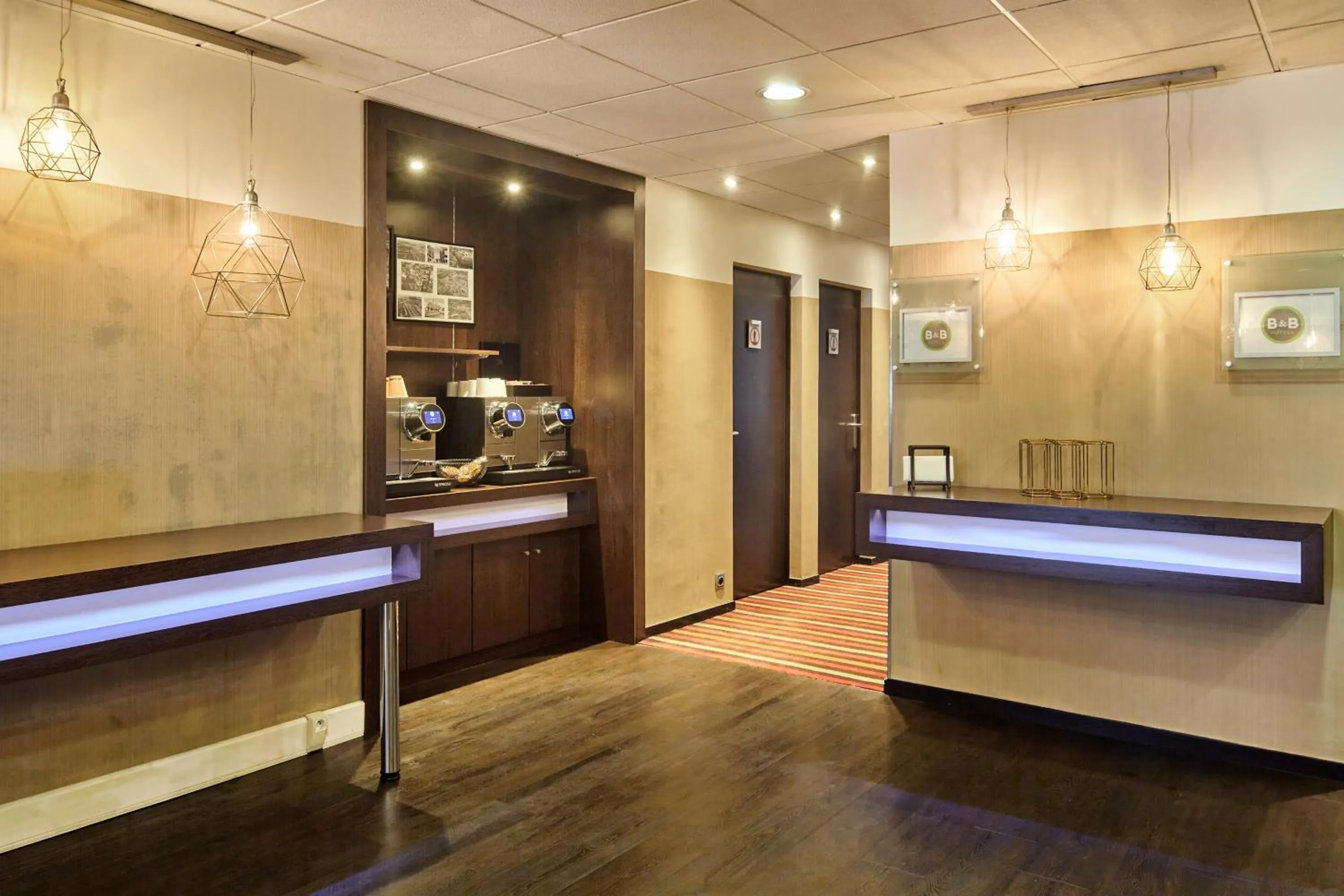 Lobby or reception in B&B HOTEL Saint-Quentin-en-Yvelines Centre Gare 4 étoiles