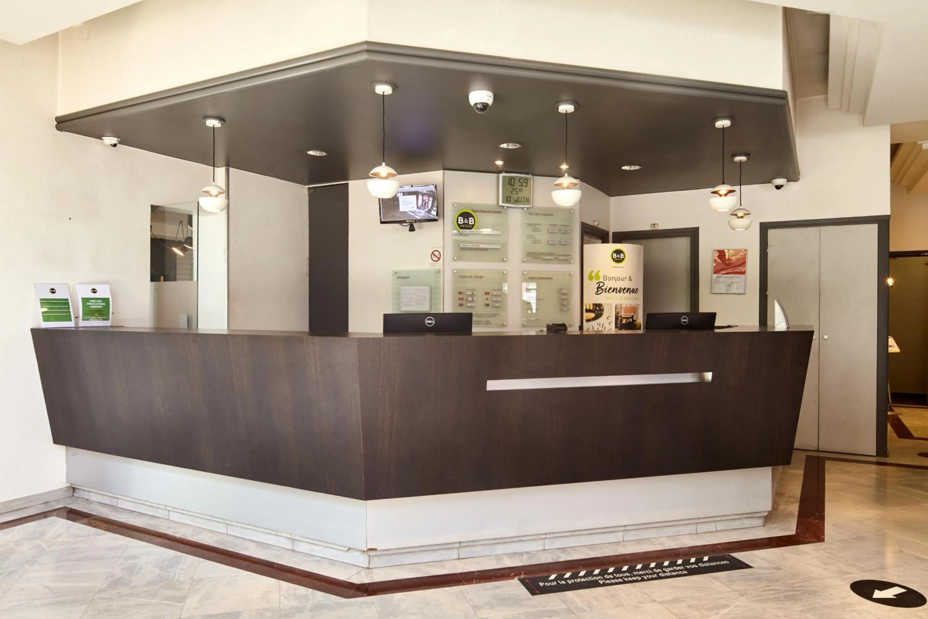 Lobby or reception in B&B HOTEL Saint-Quentin-en-Yvelines Centre Gare 4 étoiles