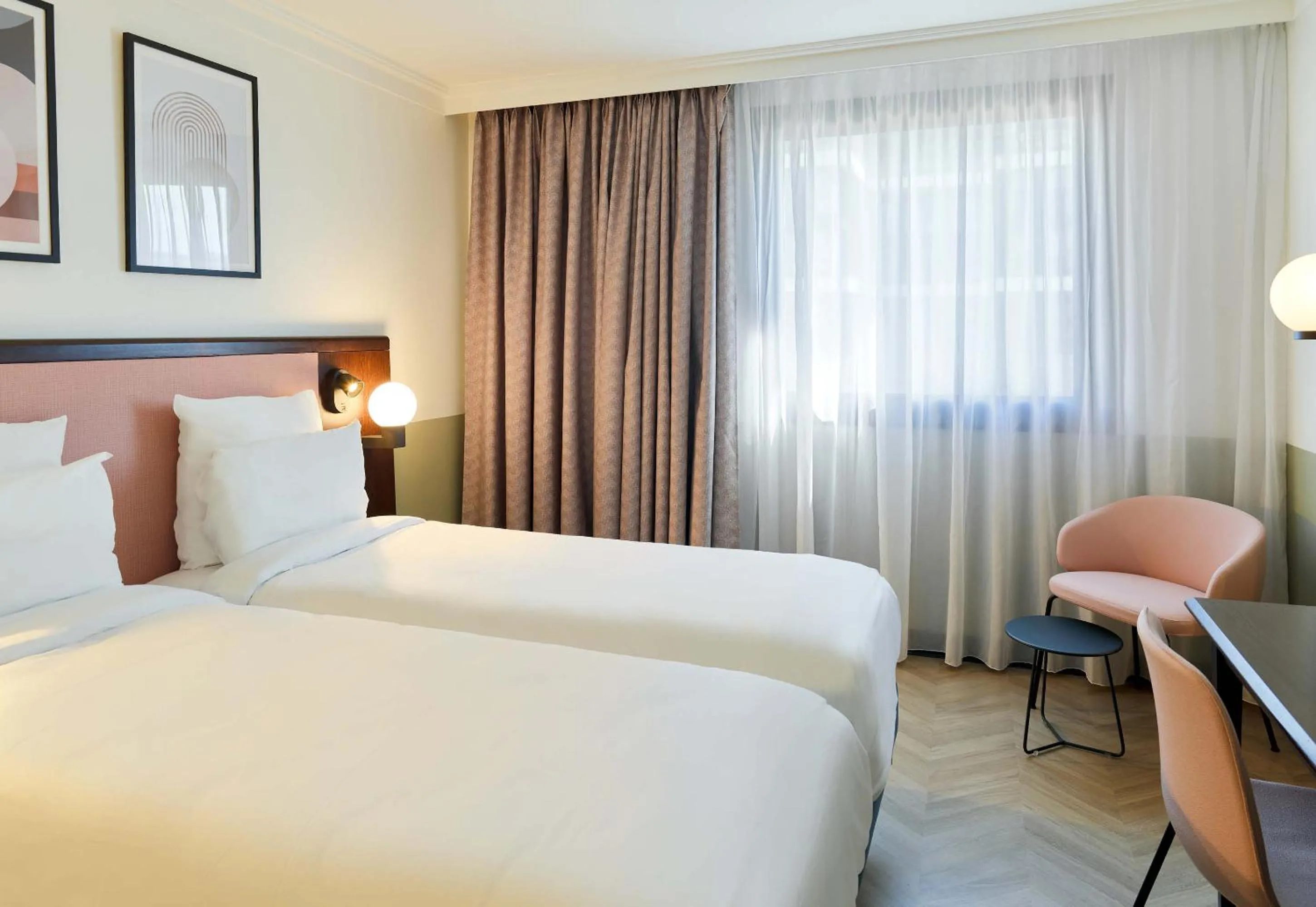 Bedroom, Bed in B&B HOTEL Saint-Quentin-en-Yvelines Centre Gare 4 étoiles