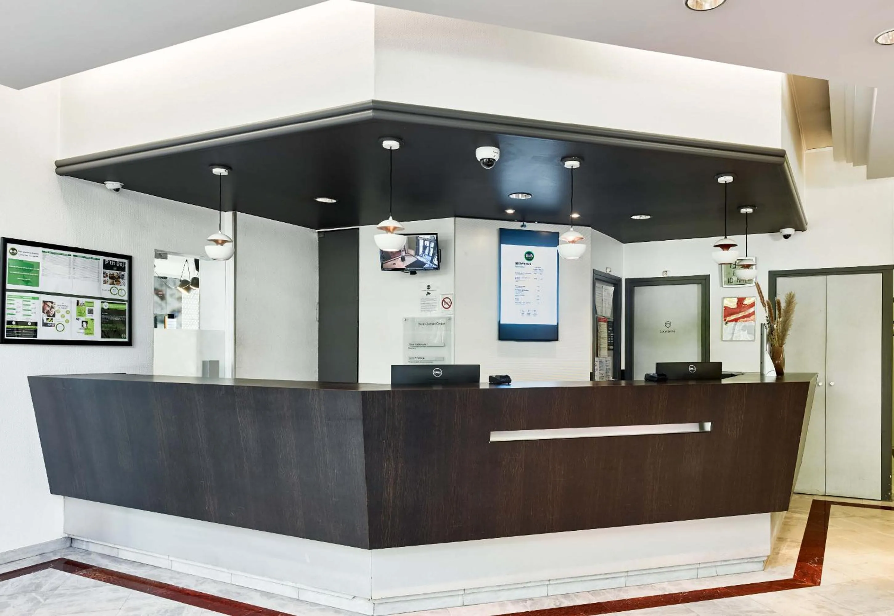 Lobby or reception in B&B HOTEL Saint-Quentin-en-Yvelines Centre Gare 4 étoiles