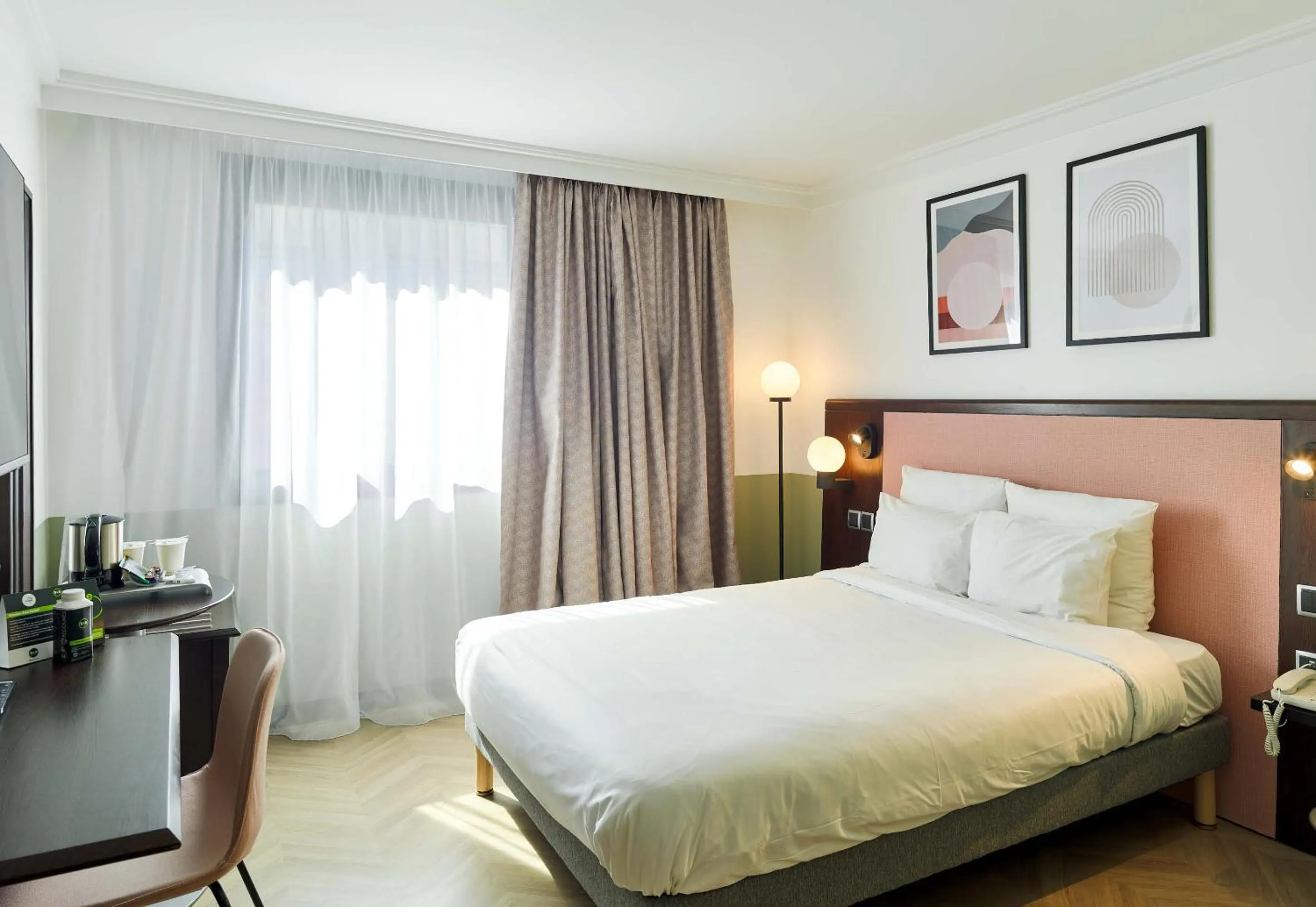 Bedroom, Bed in B&B HOTEL Saint-Quentin-en-Yvelines Centre Gare 4 étoiles