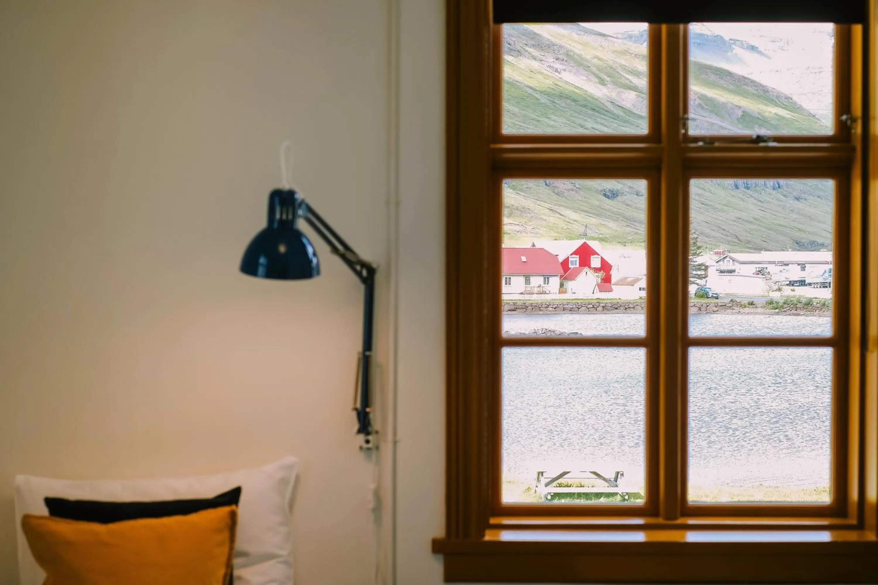 Lake view in Snæfell - Hotel by Aldan