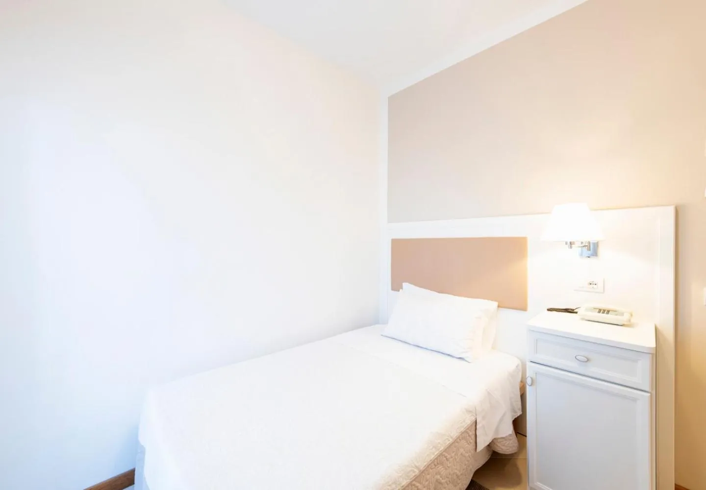 Bed in Hotel Andreaneri