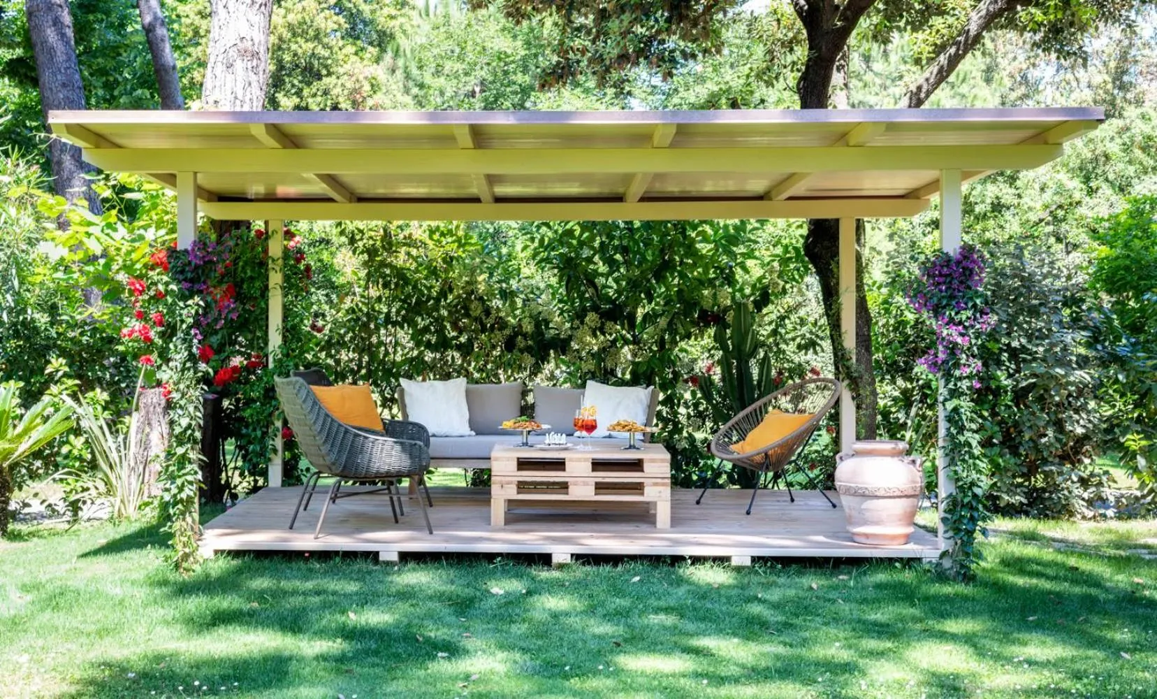 Garden in Hotel Andreaneri