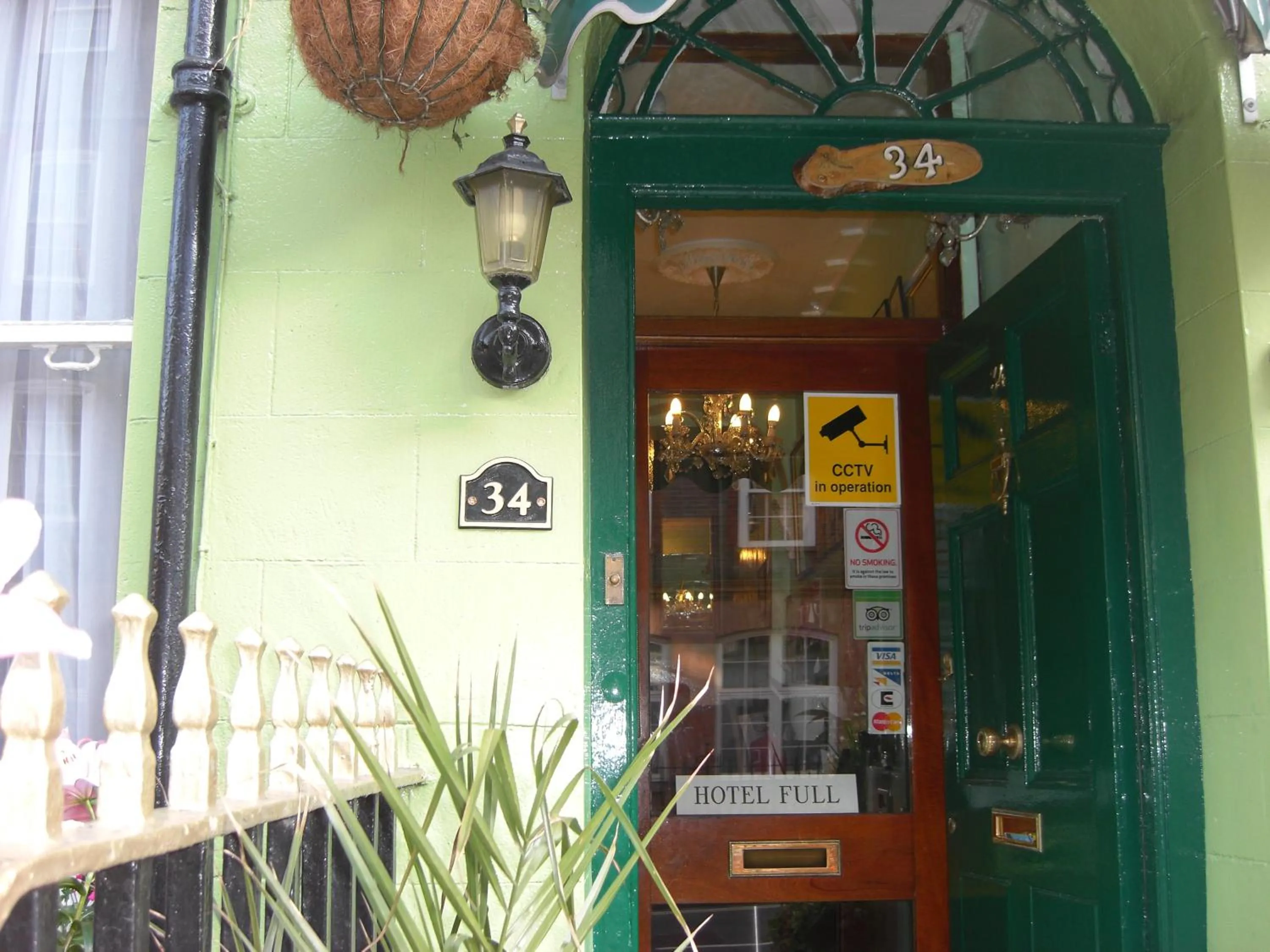 Facade/entrance in Albany Hotel