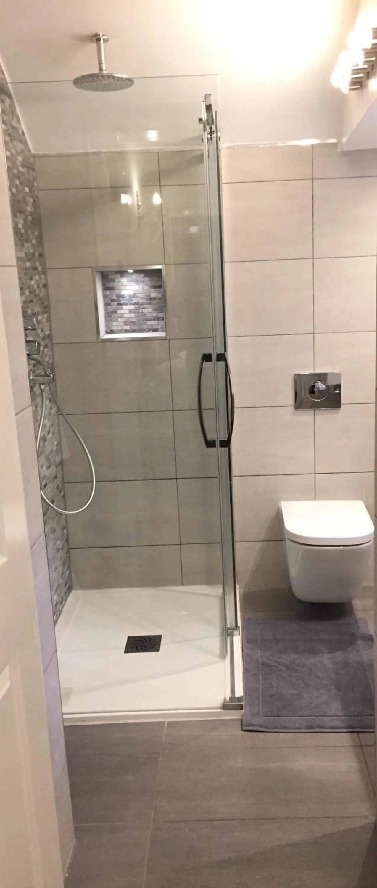 Shower in Albany Hotel