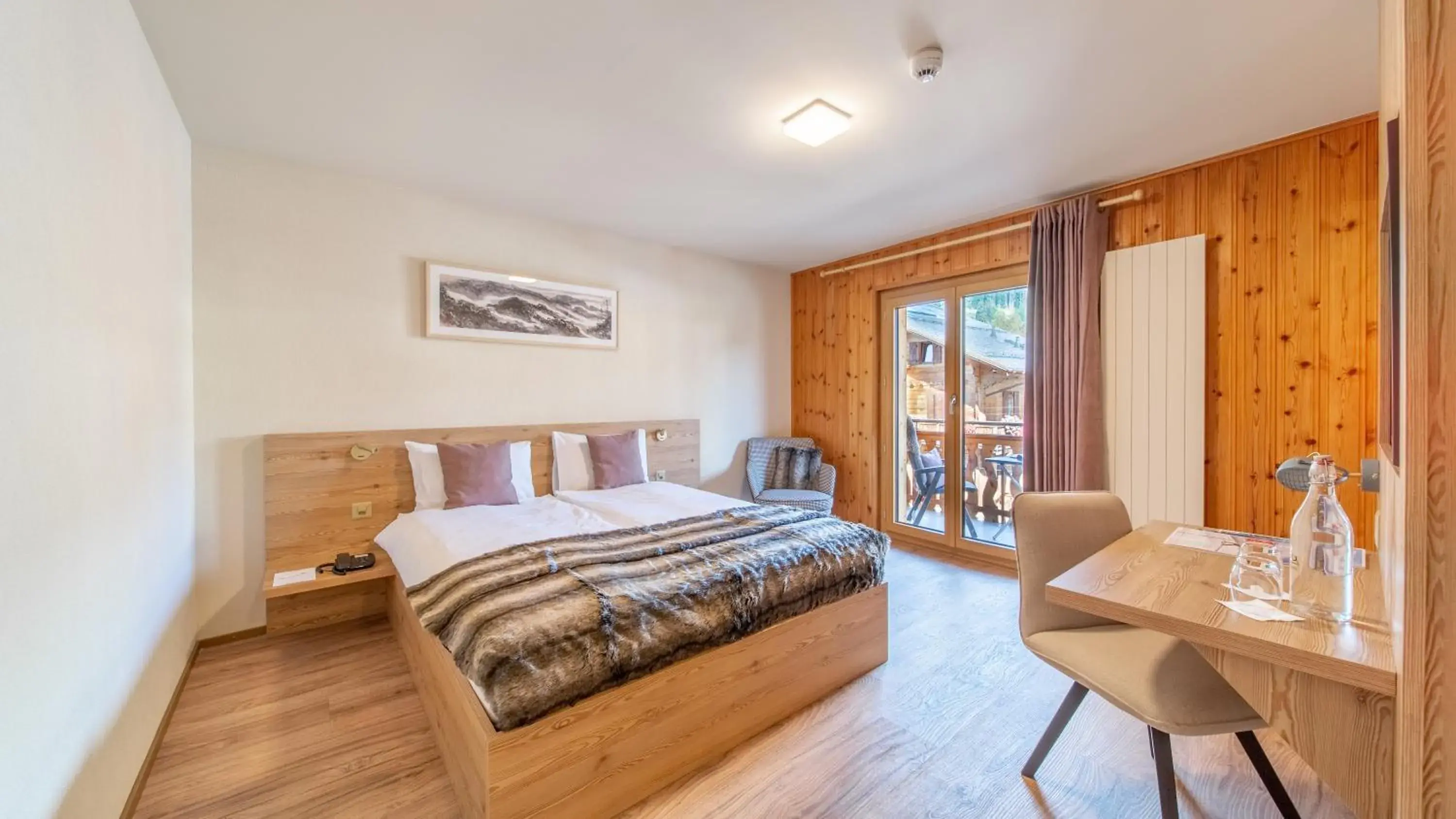 Small Double Room - single occupancy in VIU Hotel Villars Small Double Room - single occupancy in VIU Hotel Villars