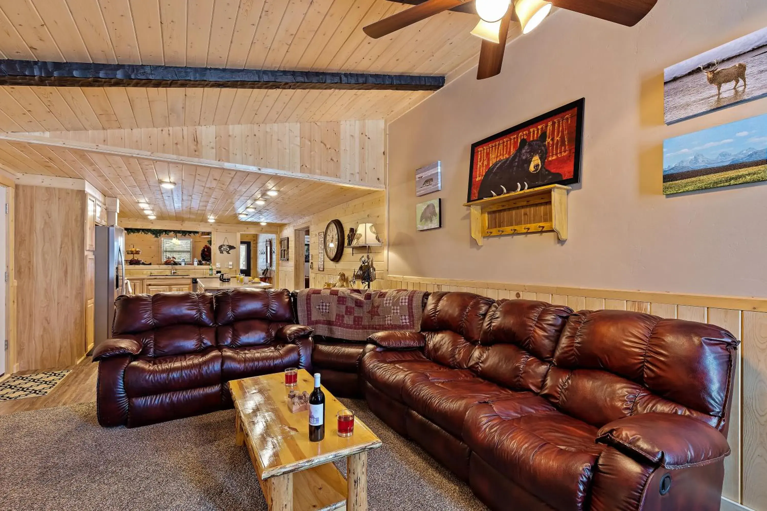 Huckleberry Hollow by KABINO Hot Tub FirePit PS2 Satellite Grill WiFi Golf Course Huckleberry Hollow by KABINO Hot Tub FirePit PS2 Satellite Grill WiFi Golf Course