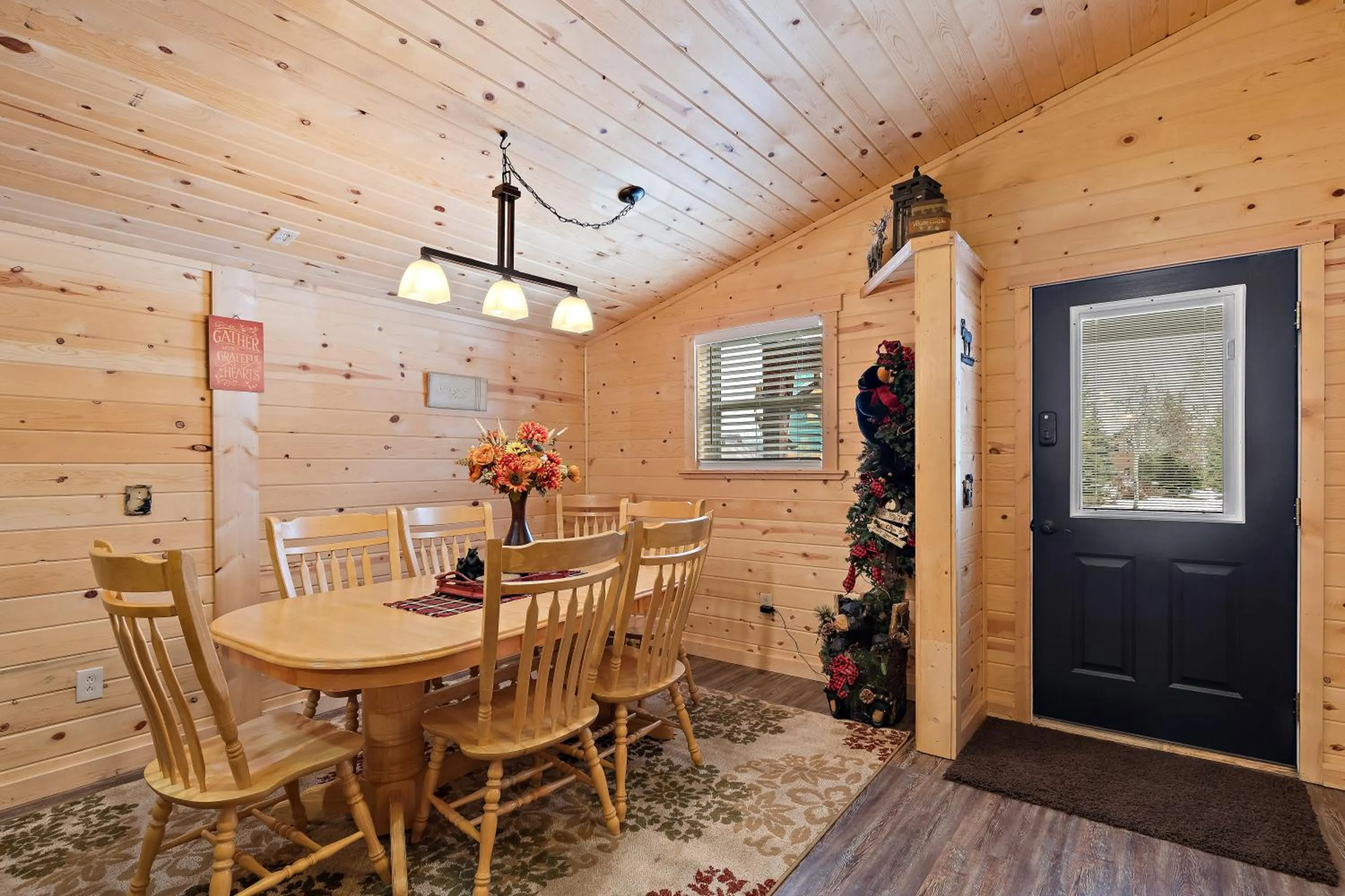 Huckleberry Hollow by KABINO Hot Tub FirePit PS2 Satellite Grill WiFi Golf Course