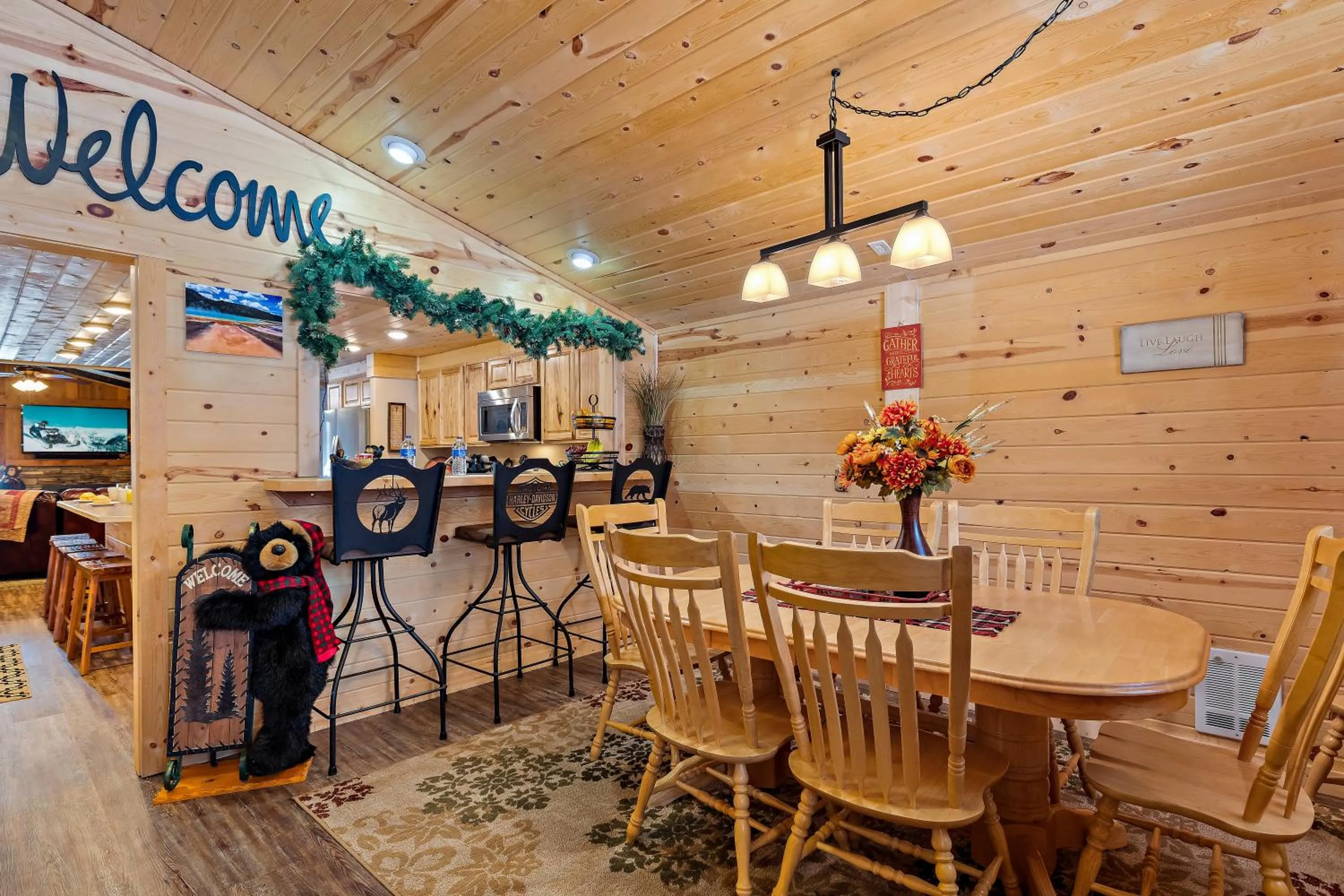 Huckleberry Hollow by KABINO Hot Tub FirePit PS2 Satellite Grill WiFi Golf Course