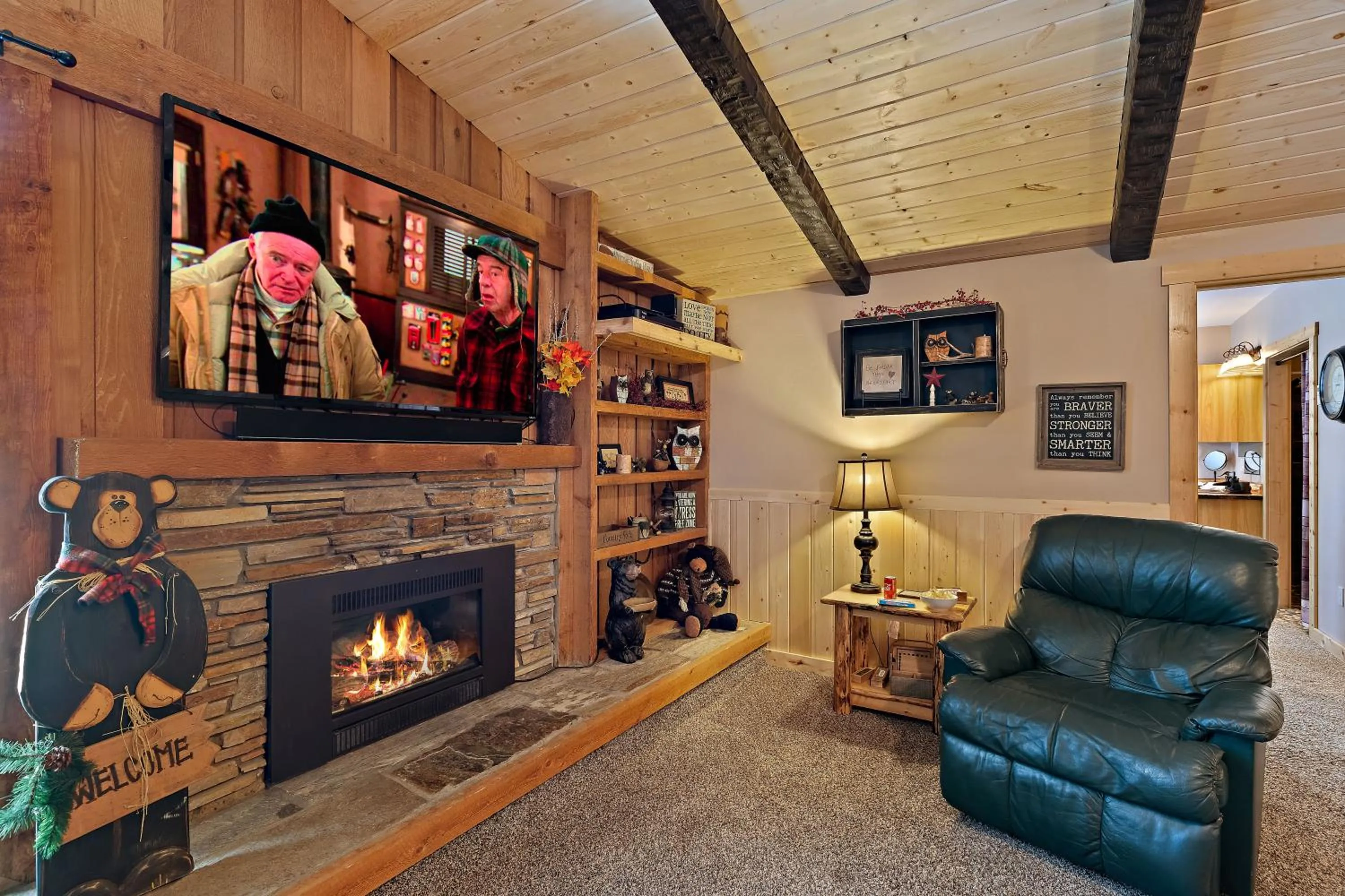 Huckleberry Hollow by KABINO Hot Tub FirePit PS2 Satellite Grill WiFi Golf Course