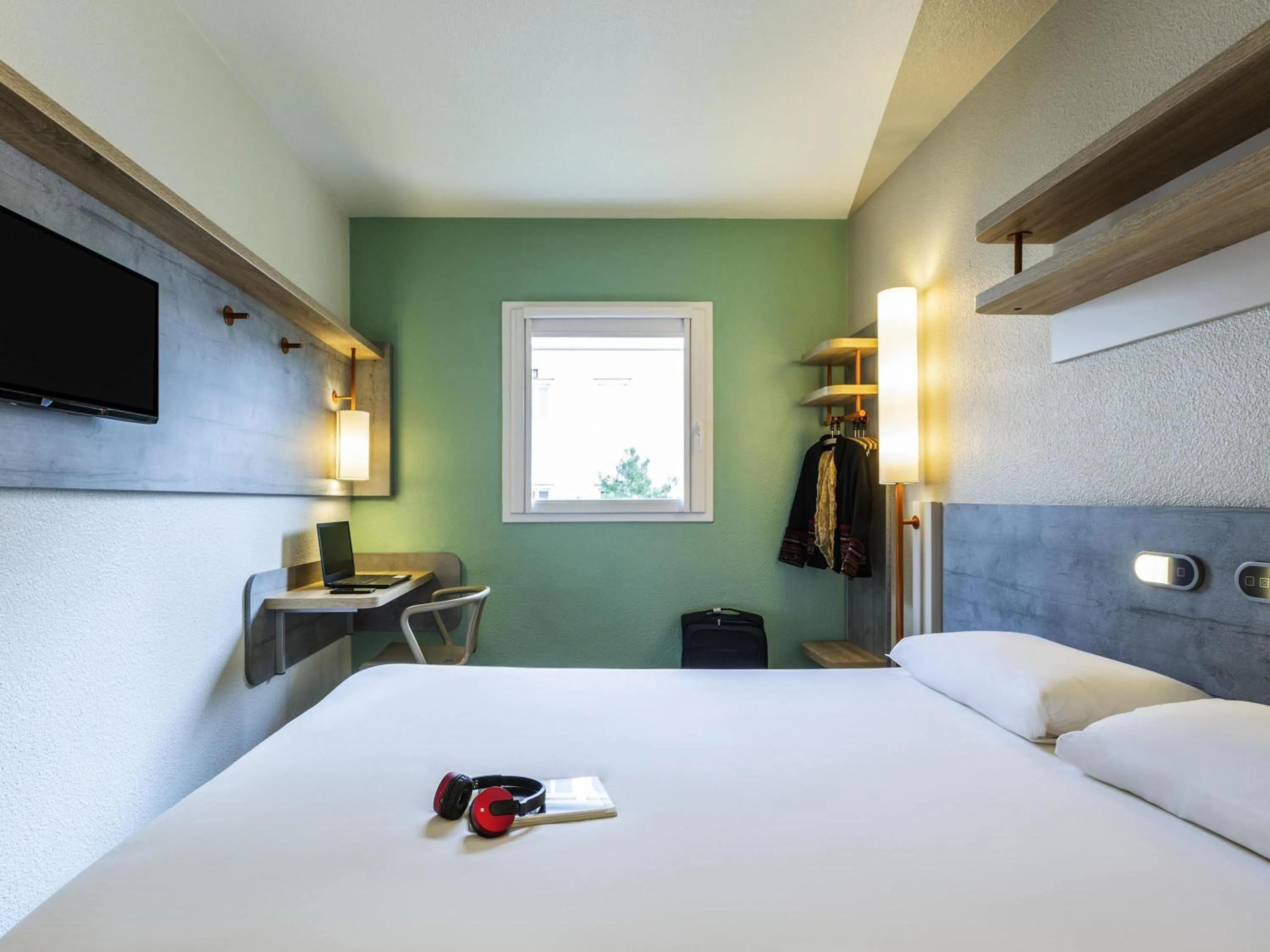 Bedroom, Bed in ibis budget Paris Porte d'Italie Ouest