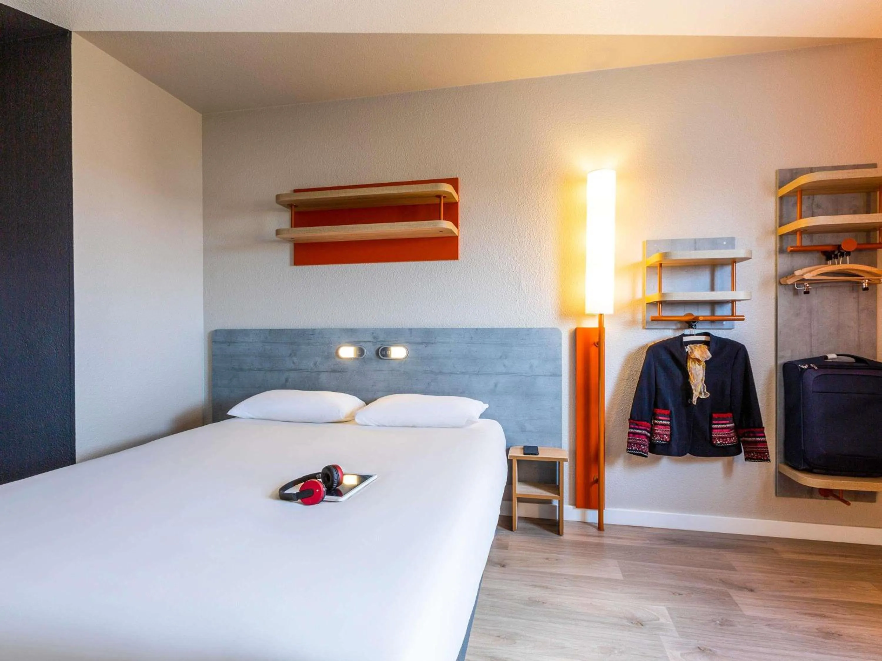 Bedroom, Bed in ibis budget Paris Porte d'Italie Ouest