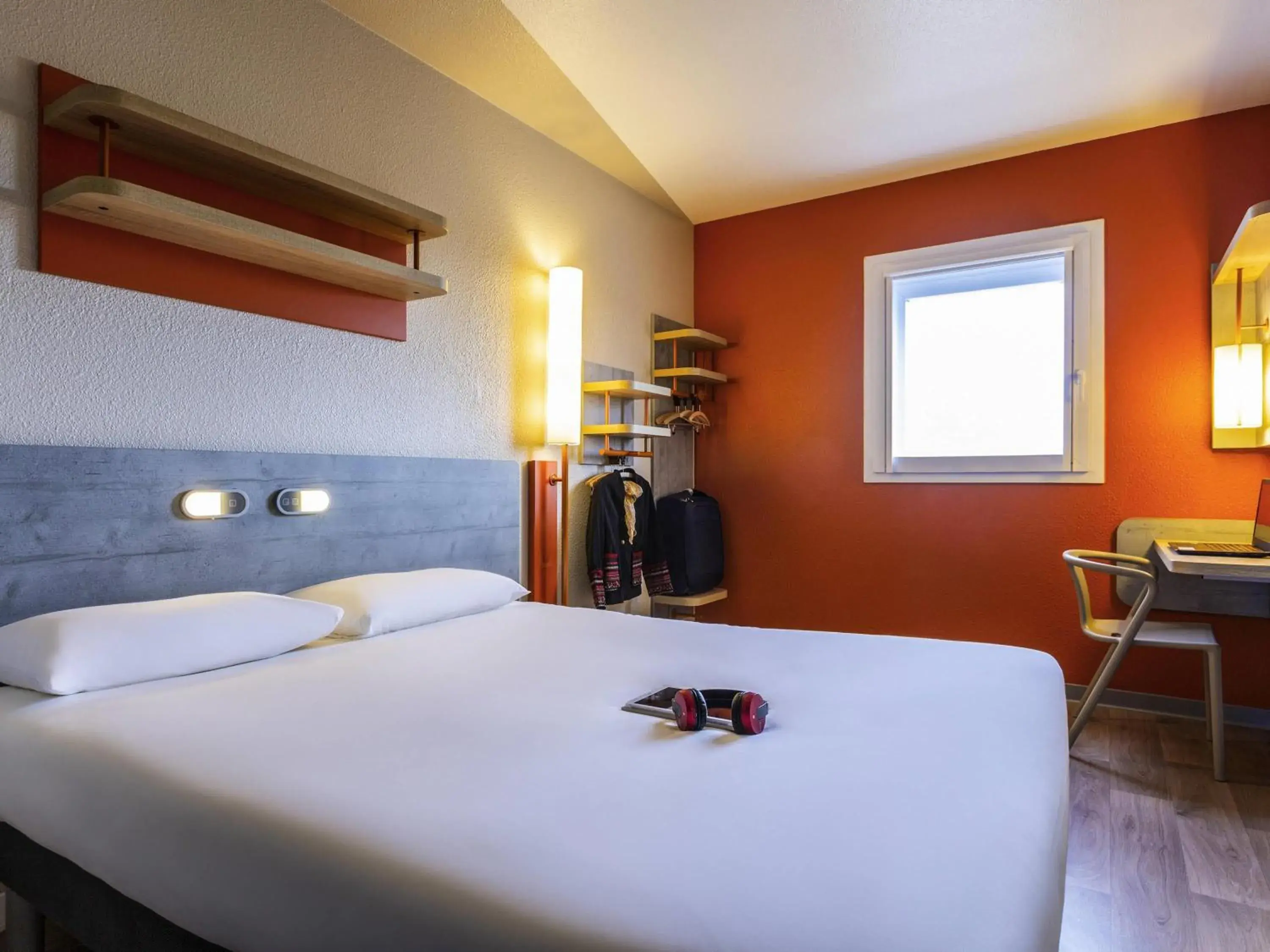 Bedroom, Bed in ibis budget Paris Porte d'Italie Ouest Bedroom, Bed in ibis budget Paris Porte d'Italie Ouest