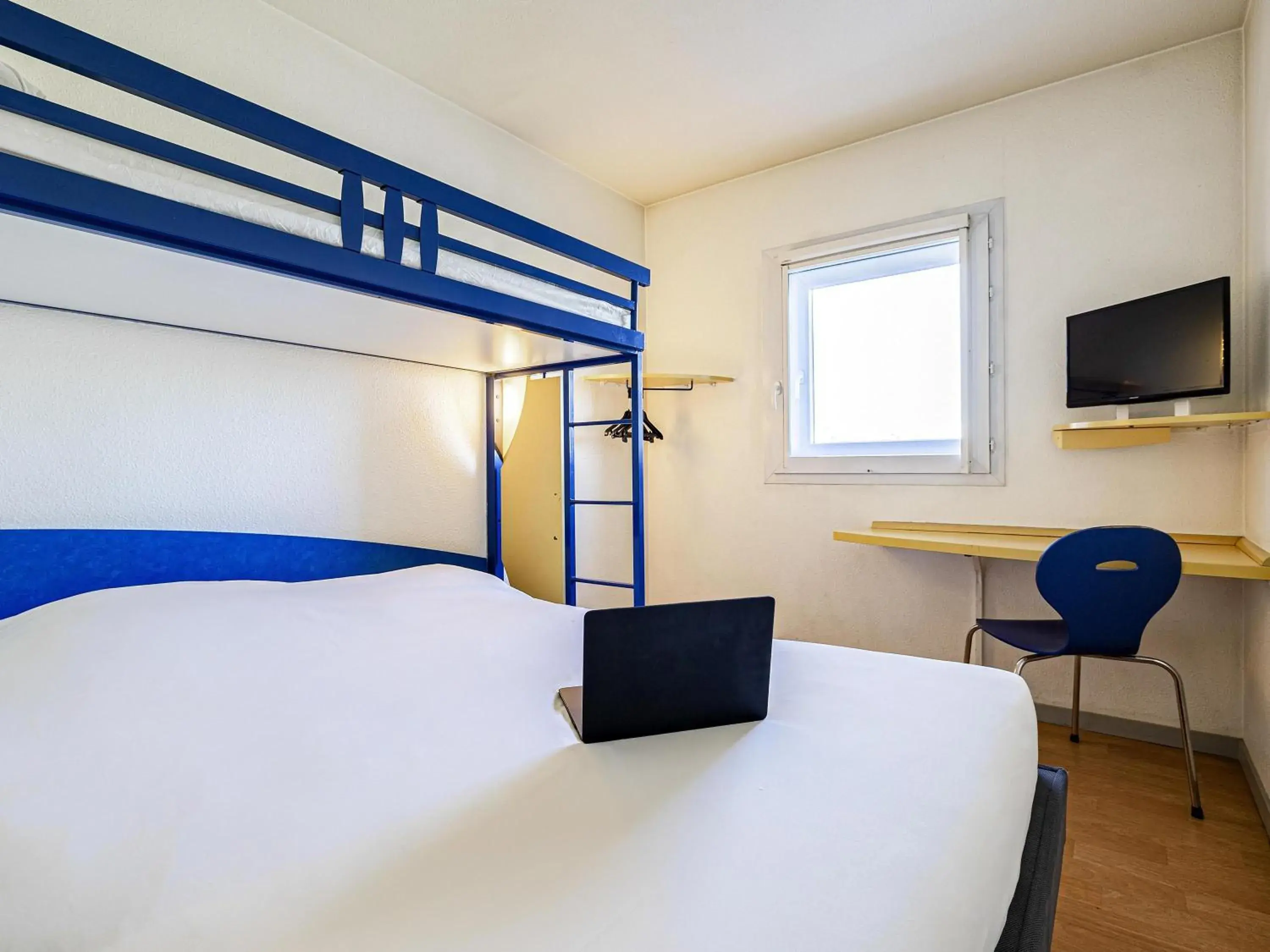 Bedroom, Bed in ibis budget Paris Porte d'Italie Ouest Bedroom, Bed in ibis budget Paris Porte d'Italie Ouest