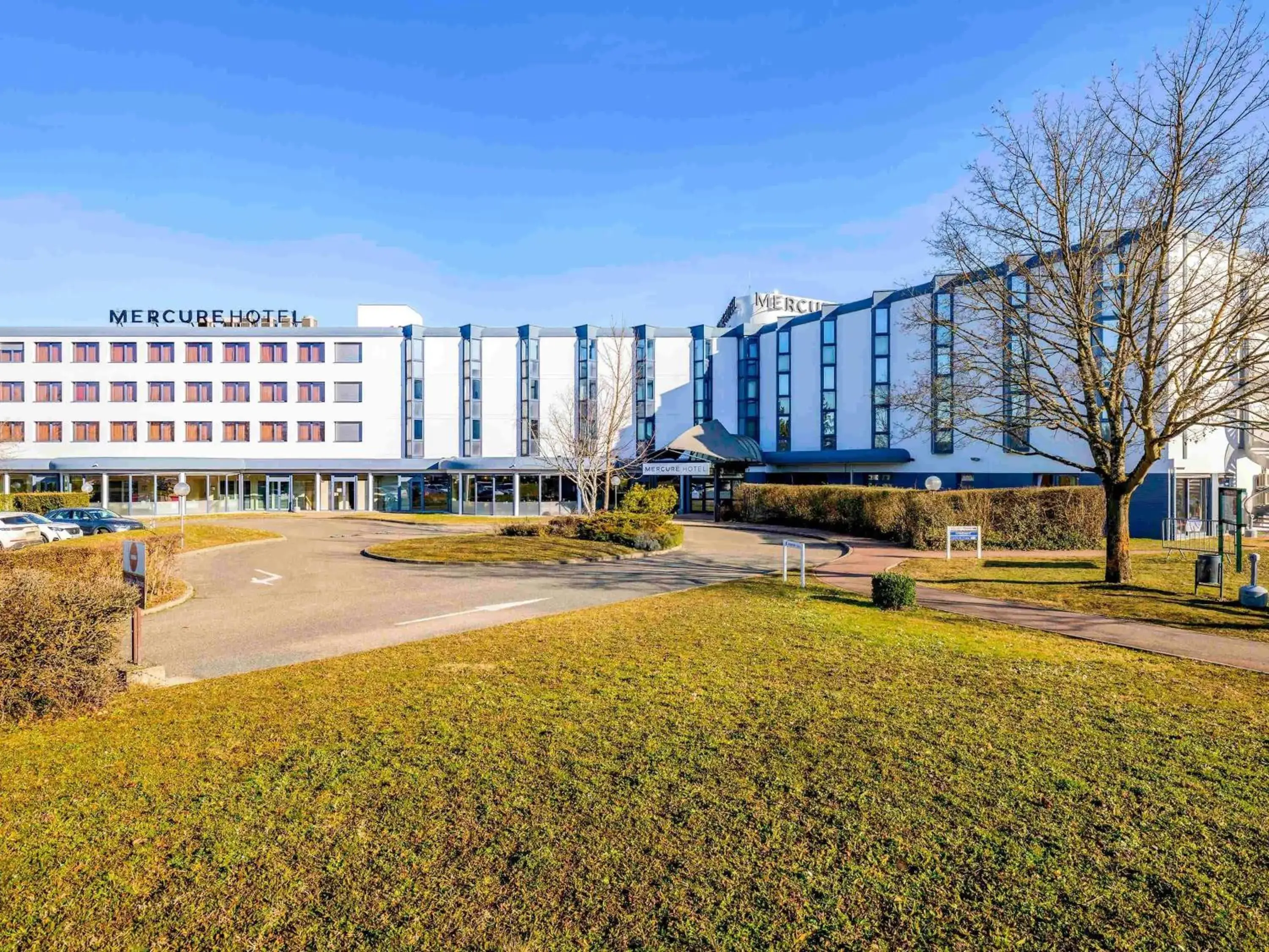 Property building in Mercure Lyon Est Villefontaine Property building in Mercure Lyon Est Villefontaine