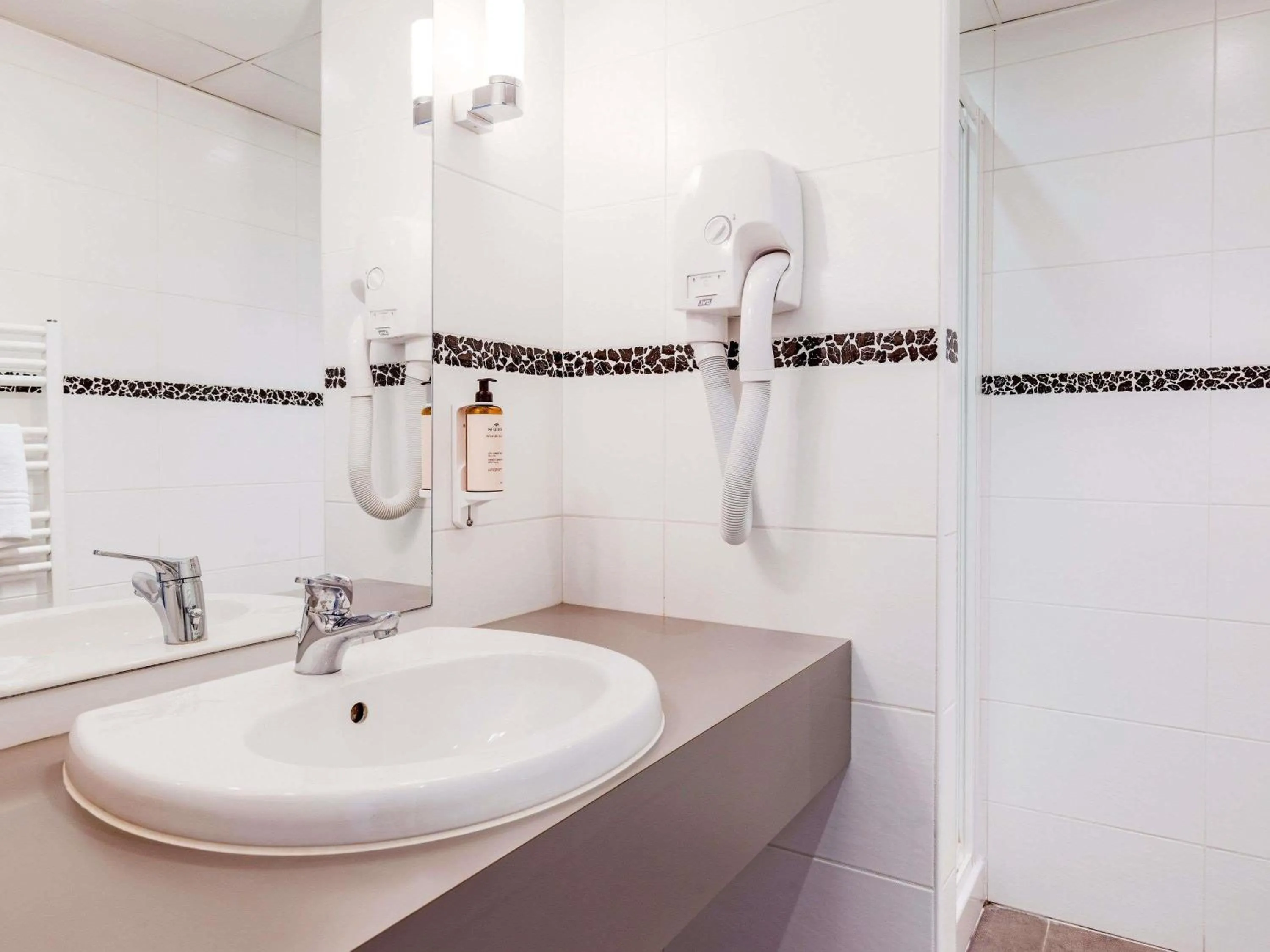 Bedroom in Mercure Lyon Est Villefontaine