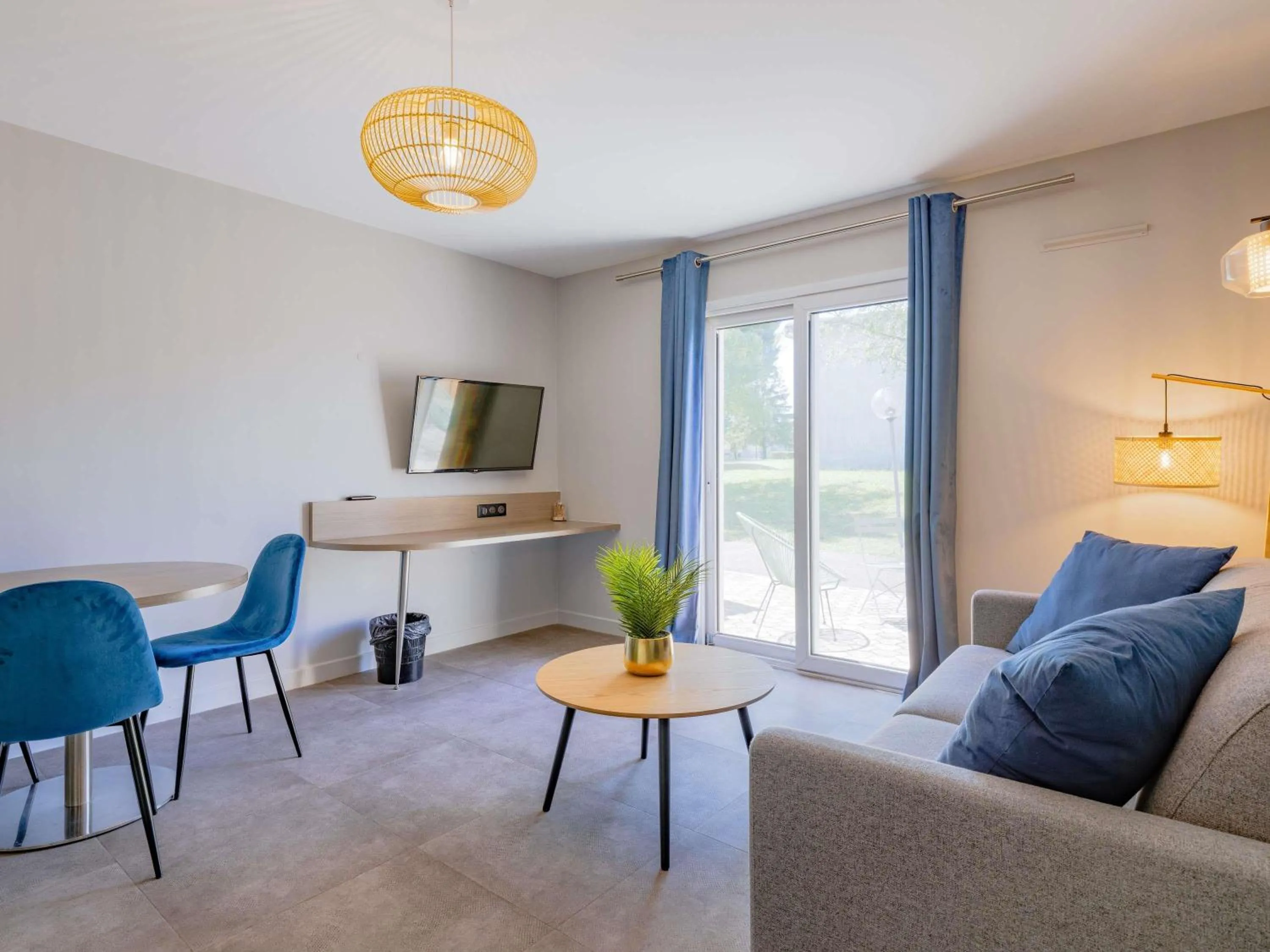 Bedroom in Mercure Lyon Est Villefontaine