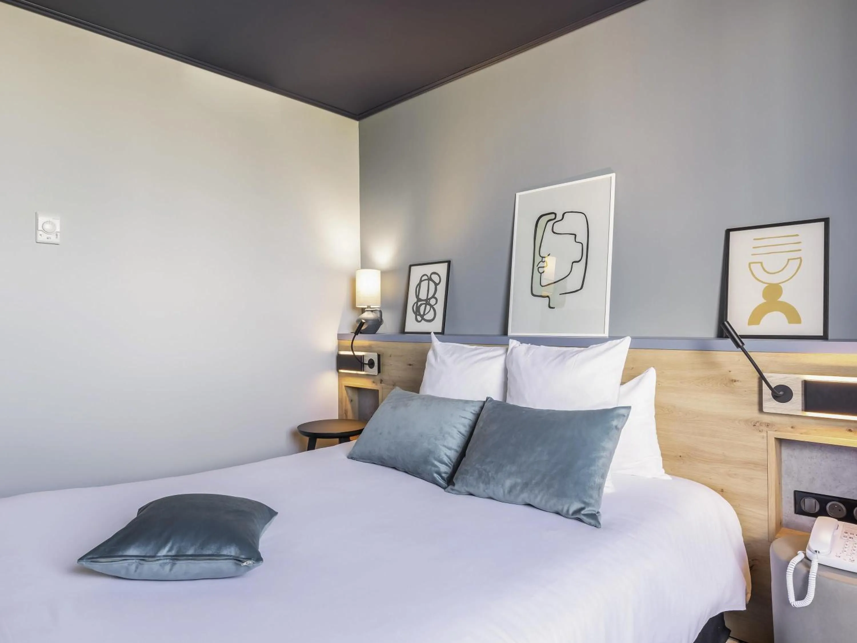 Bedroom, Bed in Mercure Lyon Est Villefontaine