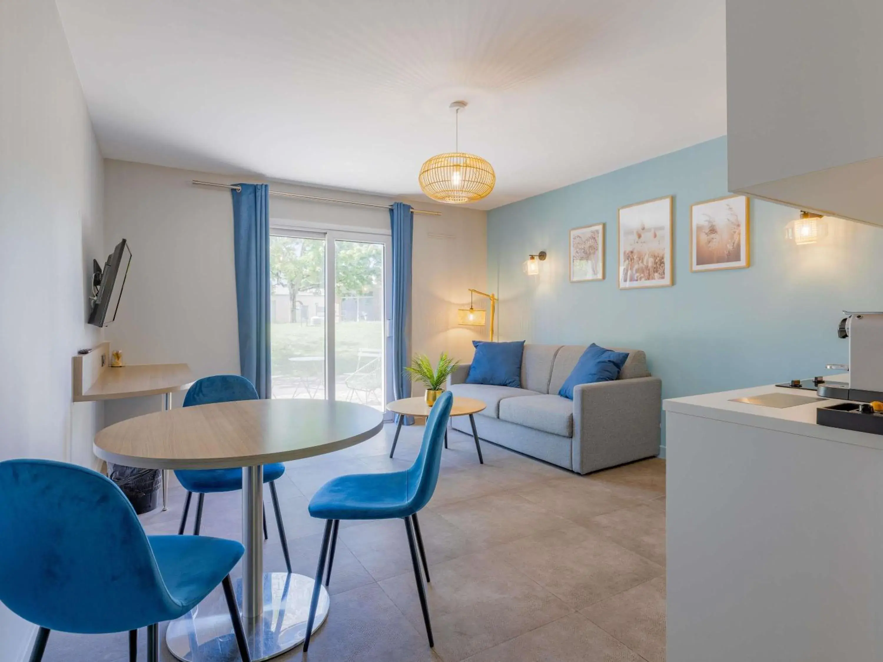 Bedroom in Mercure Lyon Est Villefontaine Bedroom in Mercure Lyon Est Villefontaine