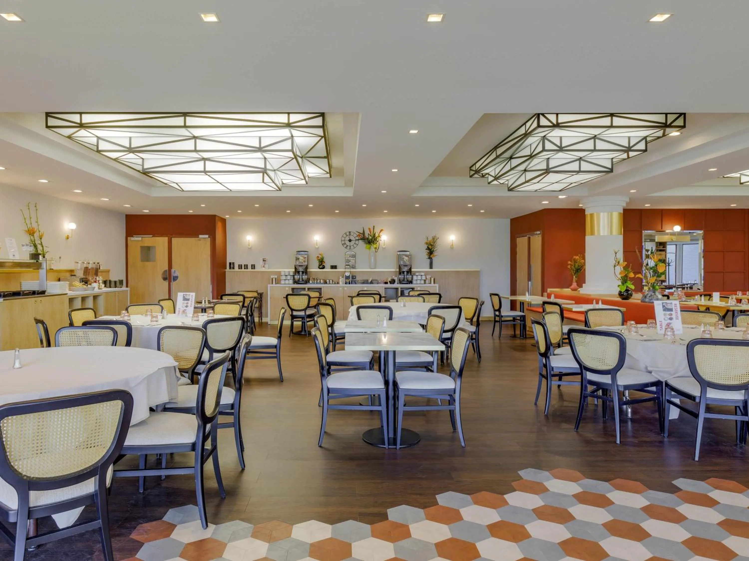 Restaurant/places to eat in Mercure Lyon Est Villefontaine