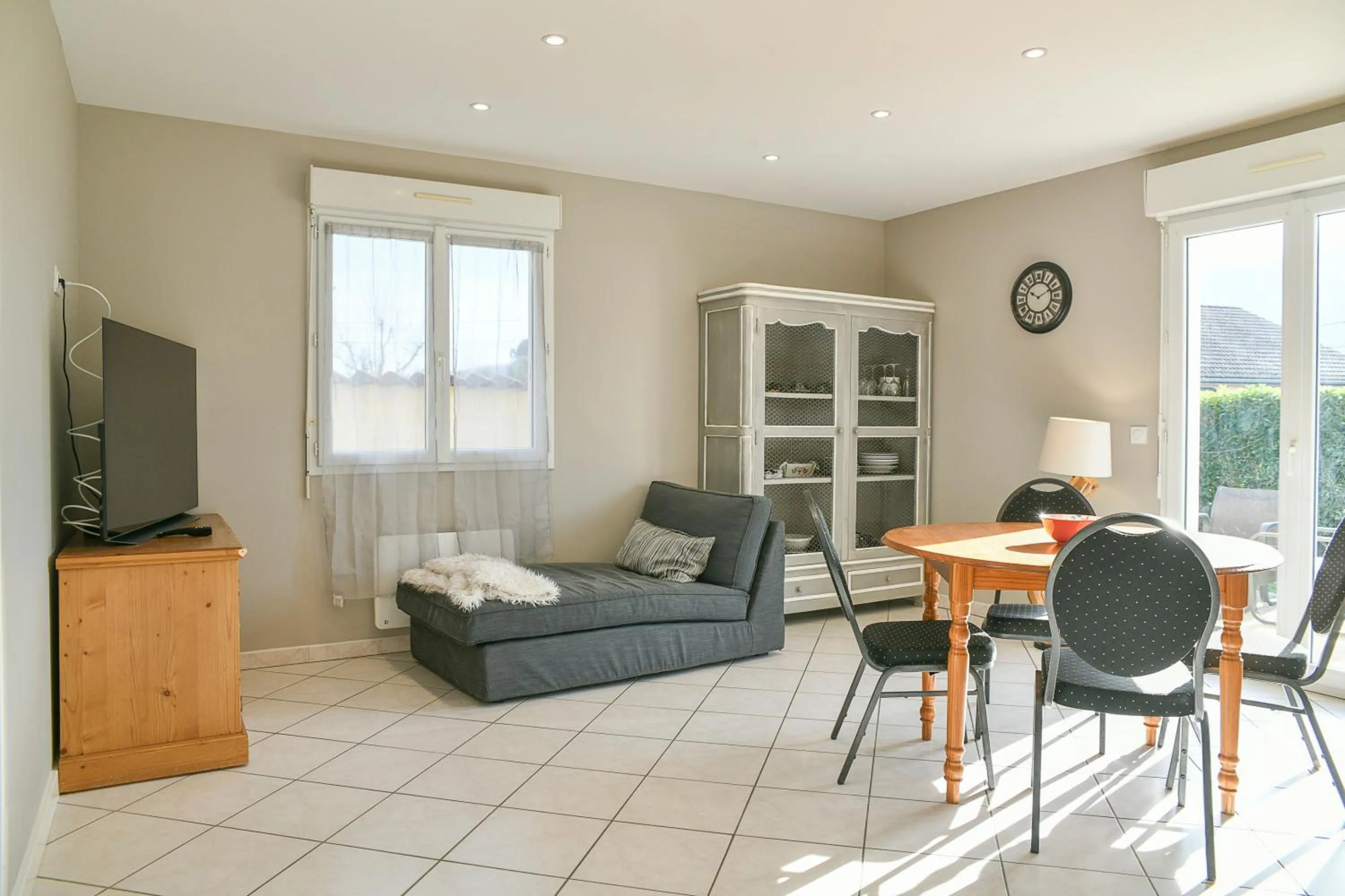 Communal lounge/ TV room in Les Villas du Domaine de Suzel