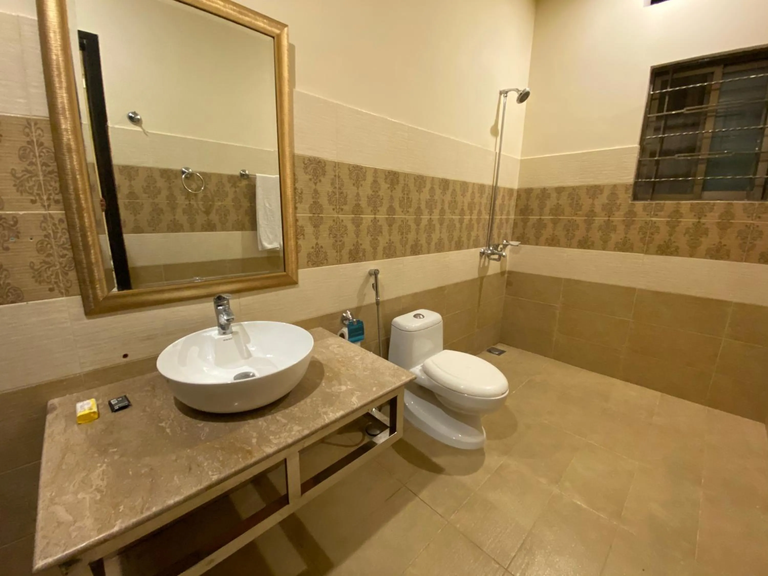Bathroom in Shelton’s Rezidor Lahore