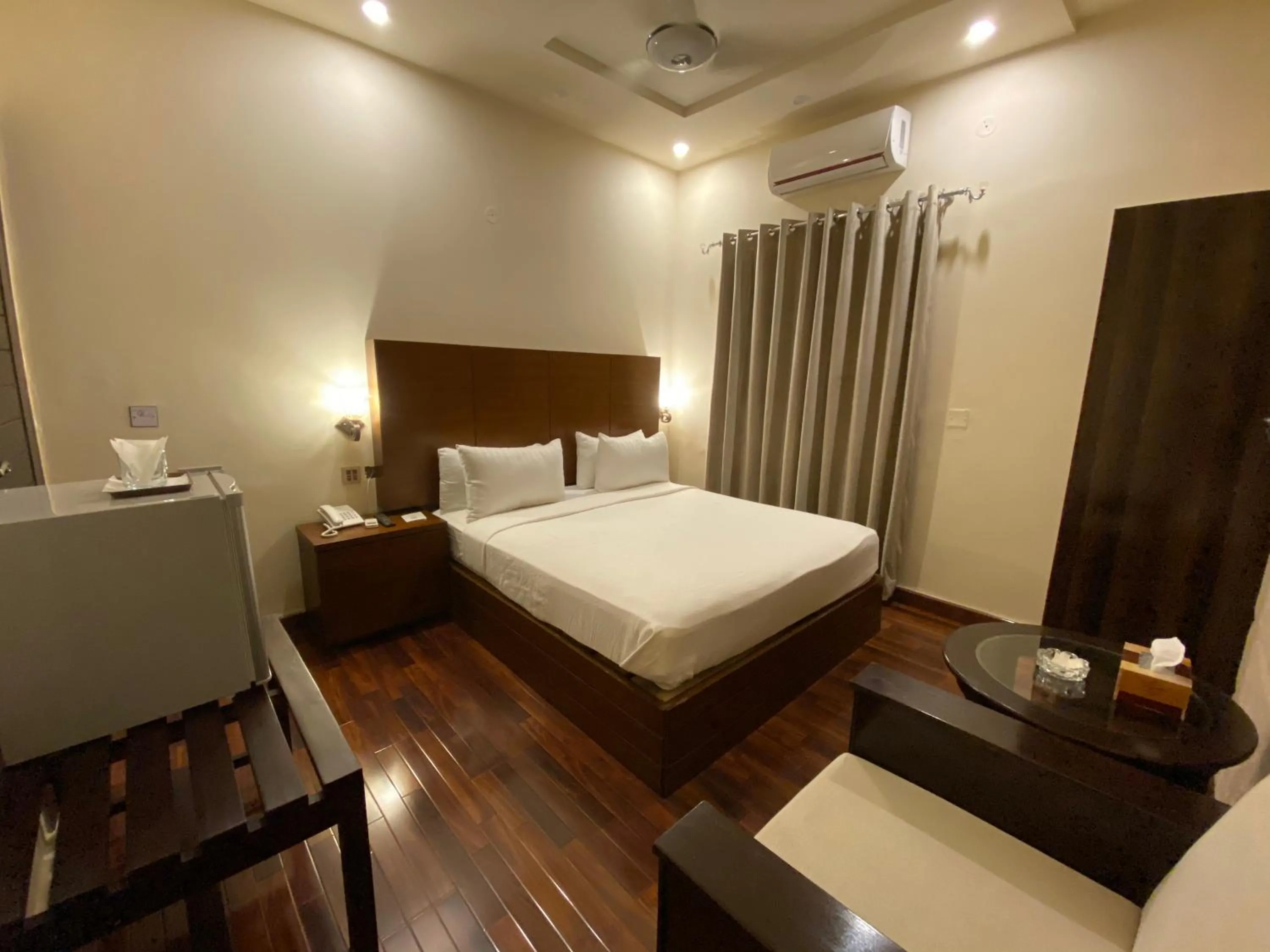 Bed in Shelton’s Rezidor Lahore