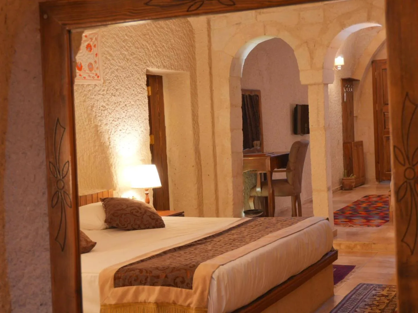 Decorative detail, Bed in Kismet Cave Mansion