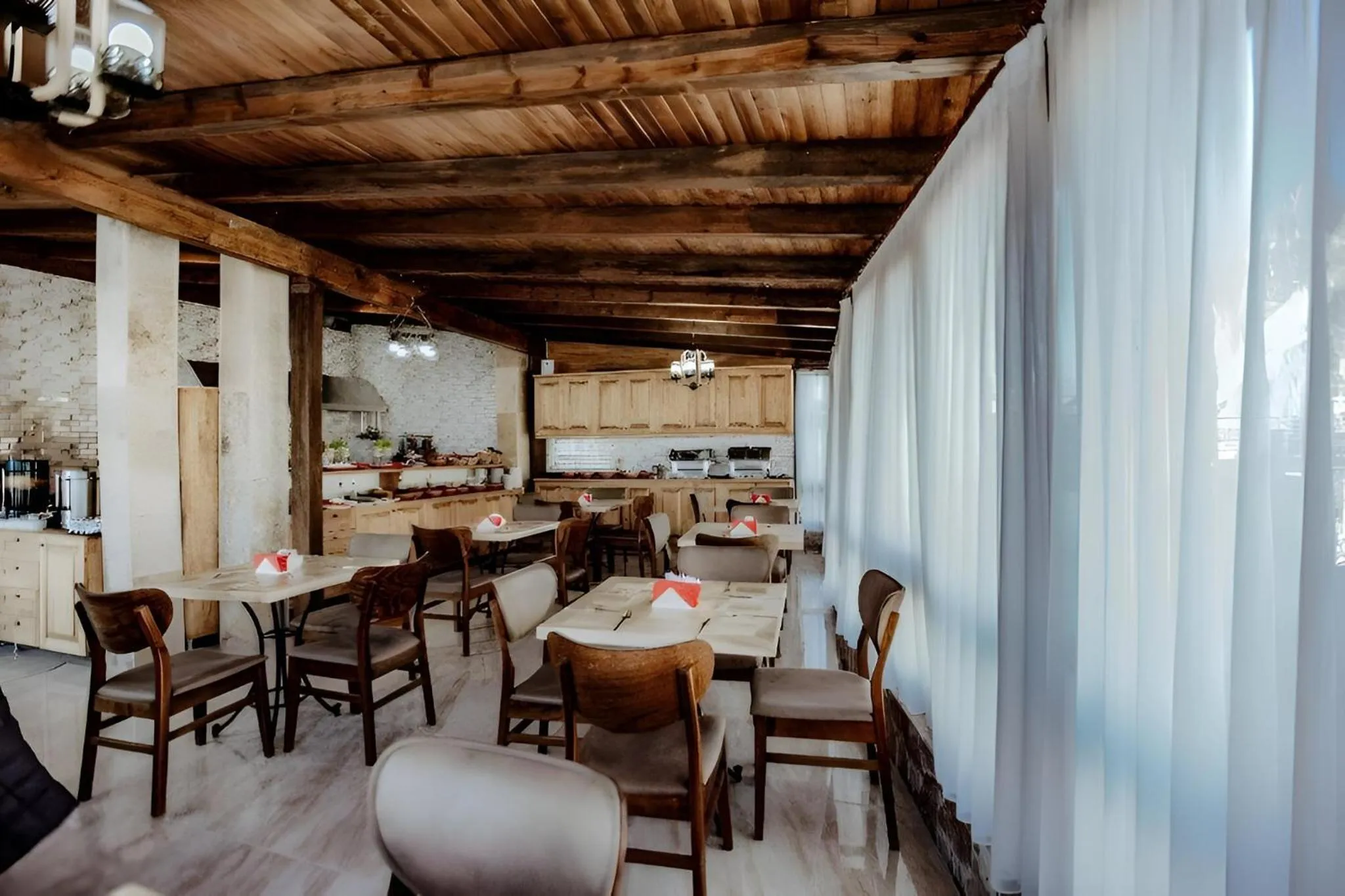 Restaurant/places to eat in Kismet Cave Mansion